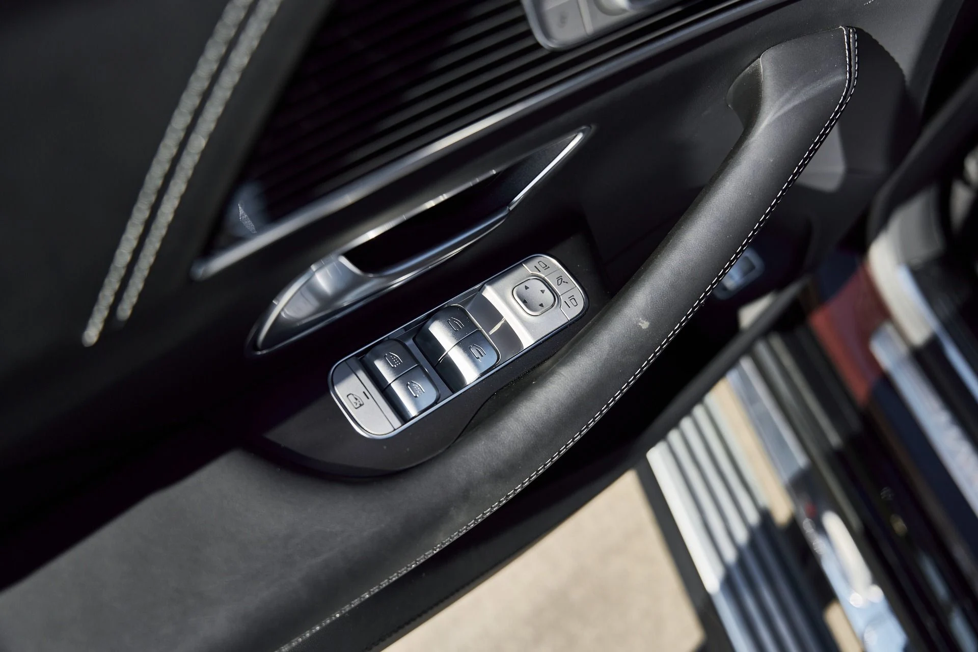 mph025_4003158372_Used_2024_Mercedes_Benz_GLS_Maybach_GLS_600_1766882801_852ca530d7