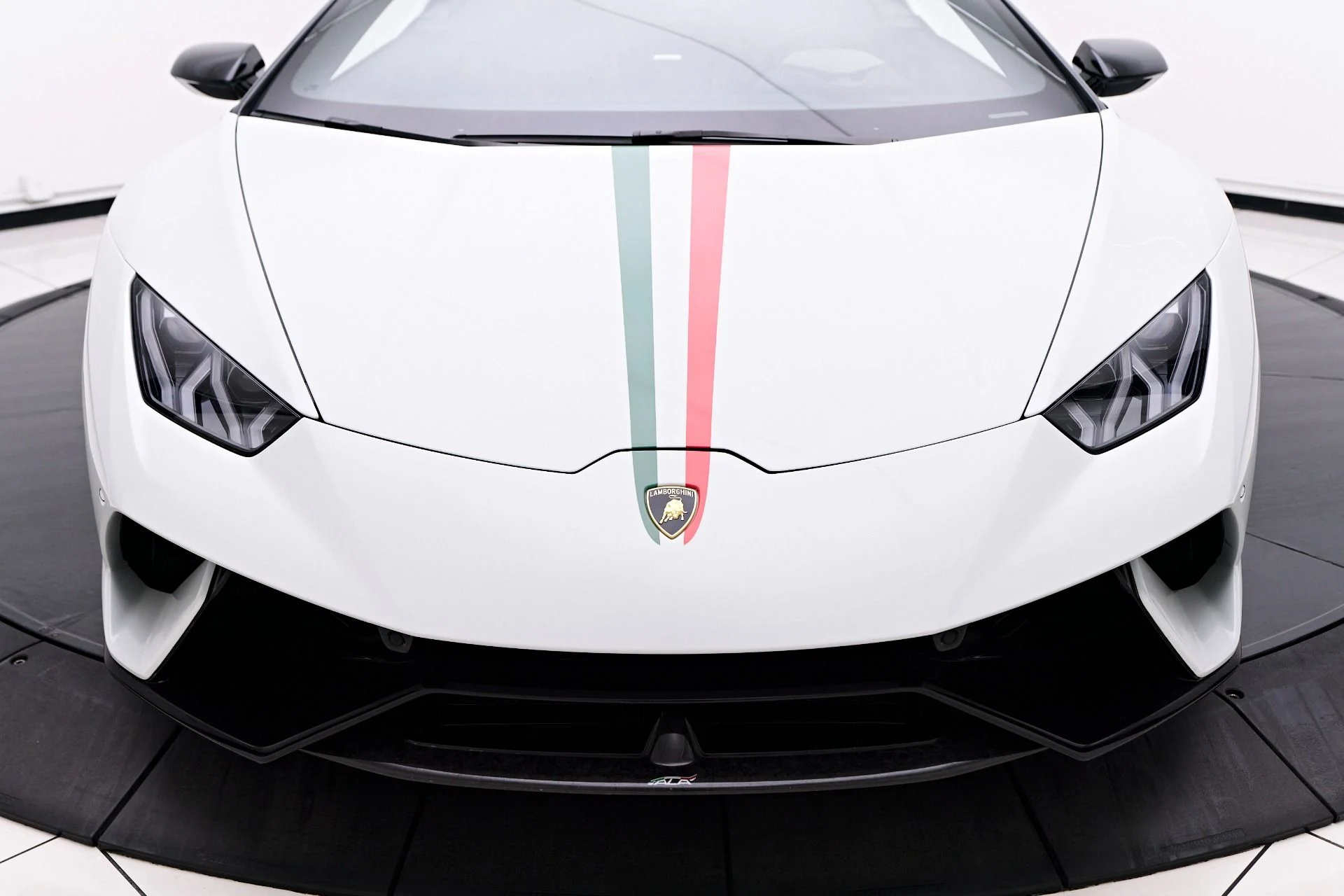 mph025_4014927535_Used_2018_Lamborghini_Huracan_Performante_1754074926_55d2af4d29