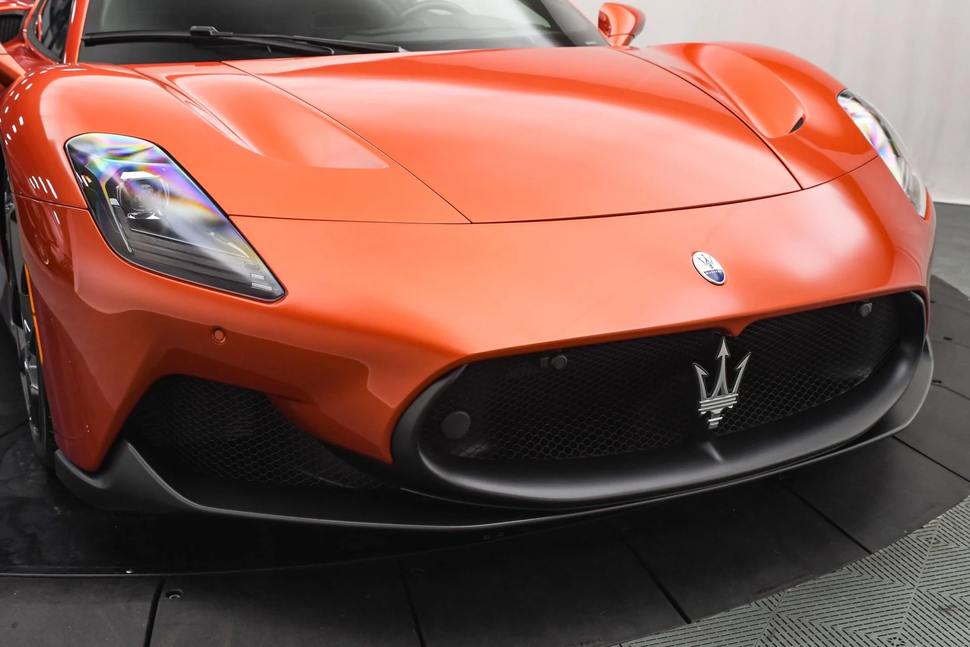 mph025_401916081_Used_2024_Maserati_MC_20_1754121351_dcda0e14e7