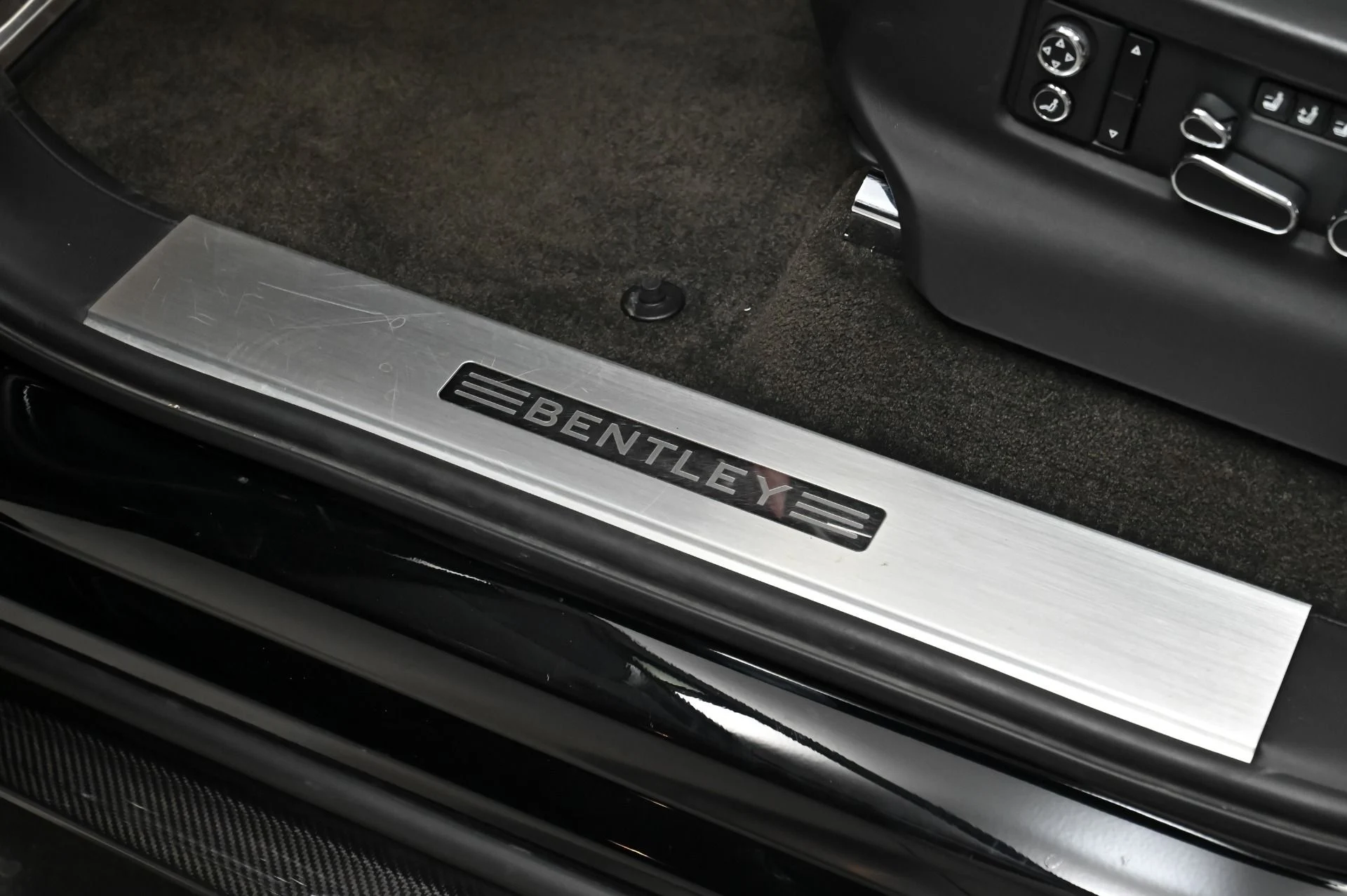 mph025_4035055661_Used_2018_Bentley_Bentayga_W12_1759788100_30514b9250