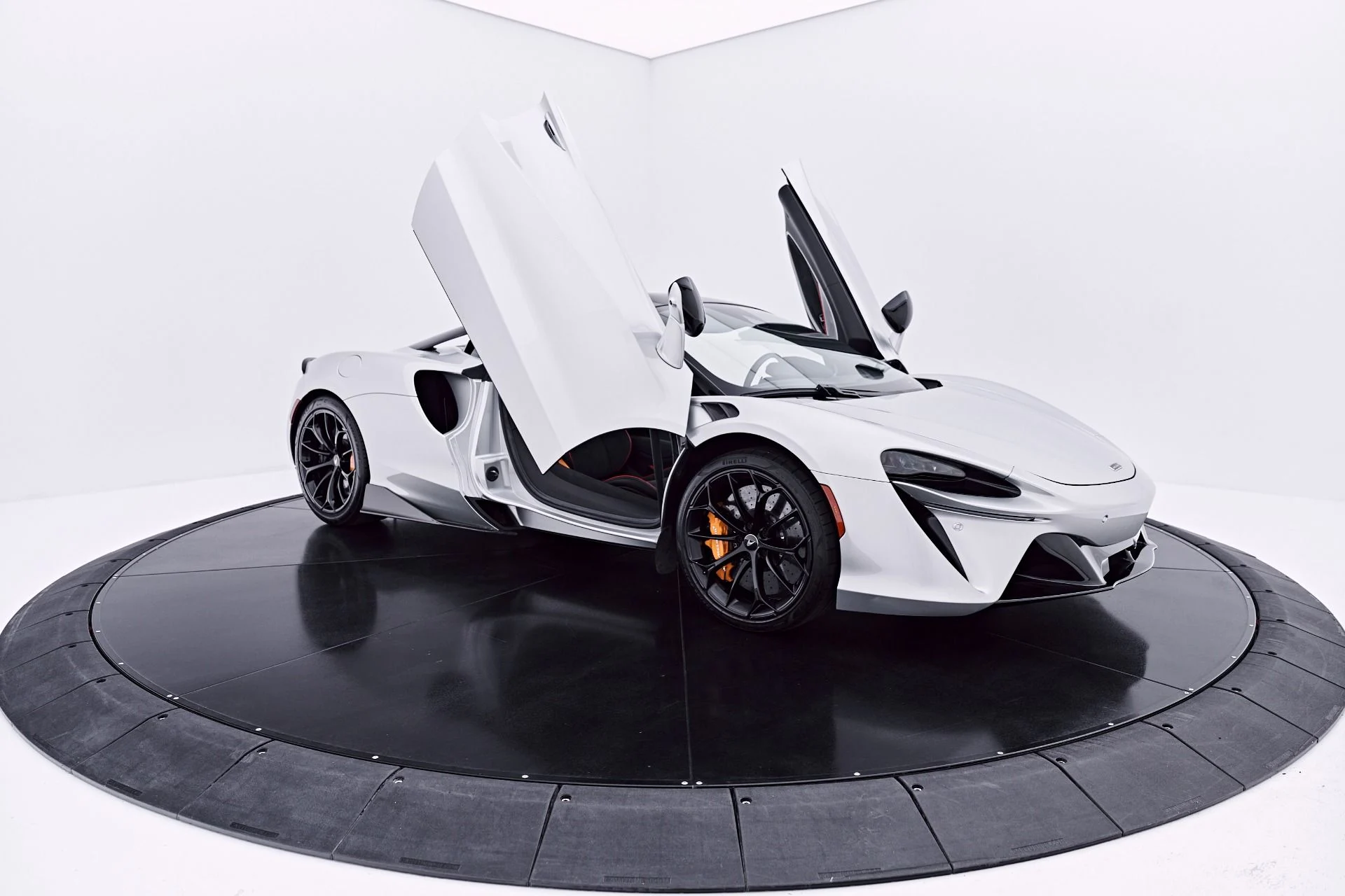 mph025_4040123948_Used_2023_Mc_Laren_Artura_1782871216_a8a8f8e307