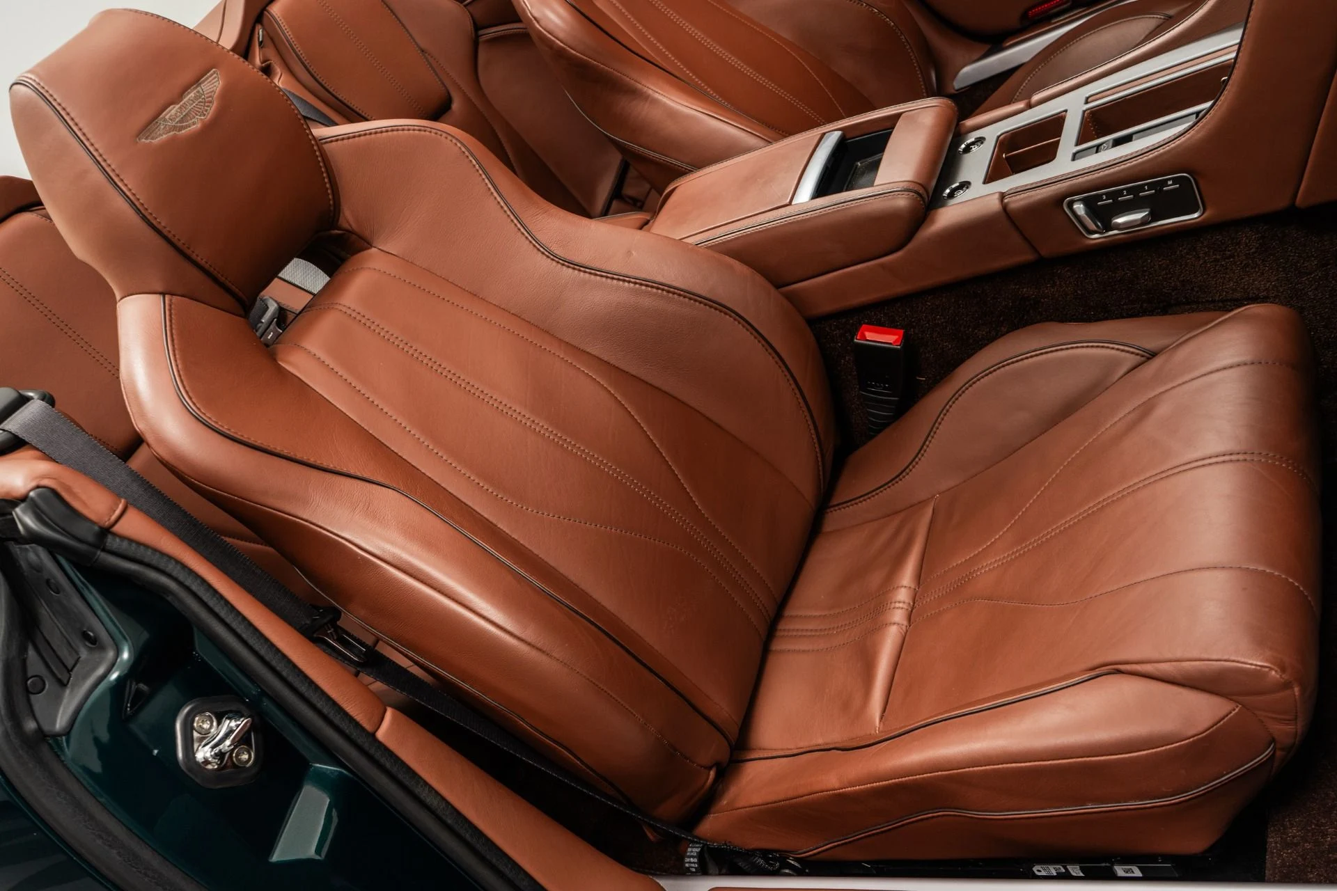 mph025_4040640452_Used_2015_Aston_Martin_DB_9_Volante_1759413390_6cd2051cf3