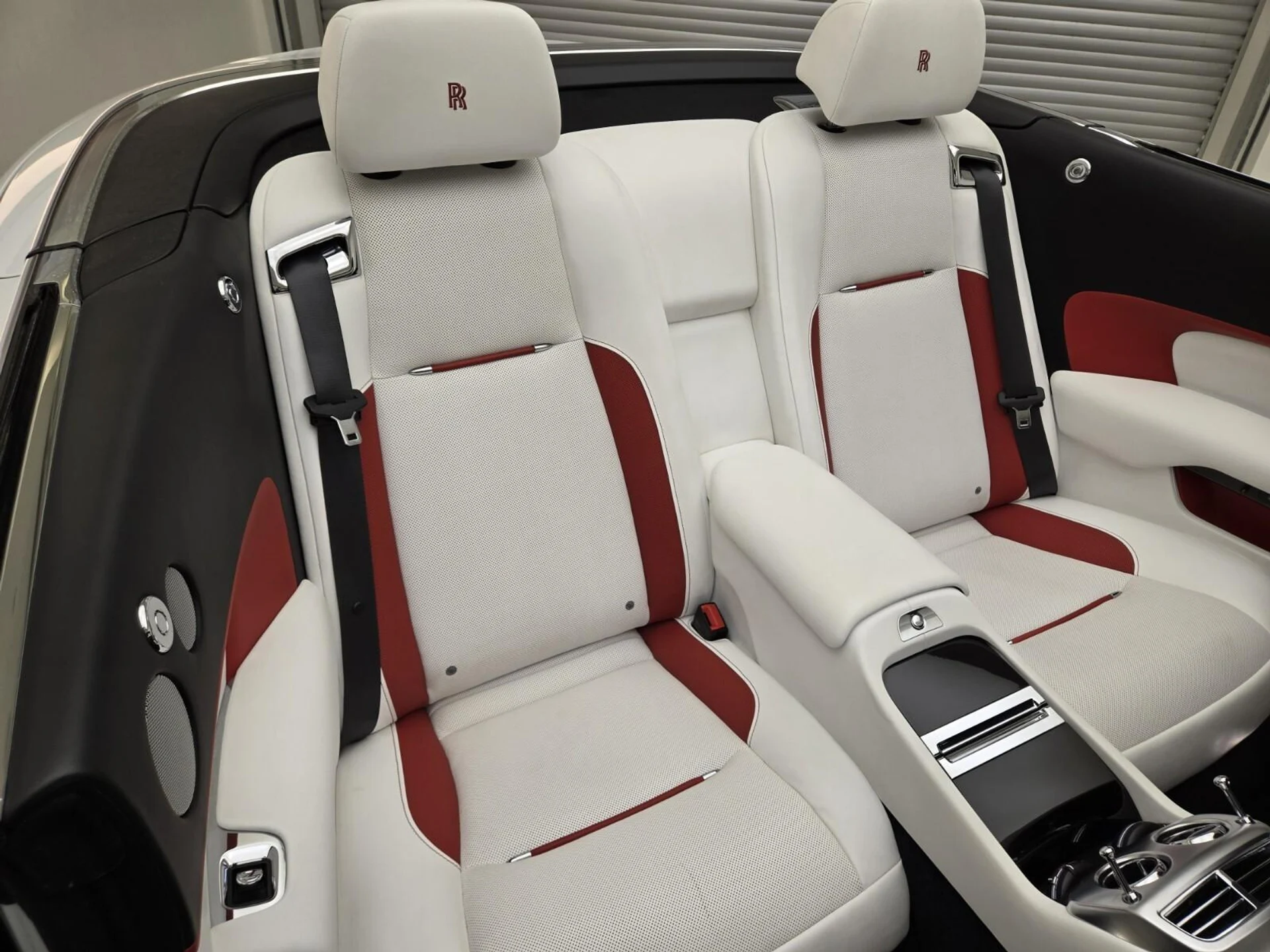 mph025_4046554314_Used_2018_Rolls_Royce_Dawn_1753166205_3a44cc4948