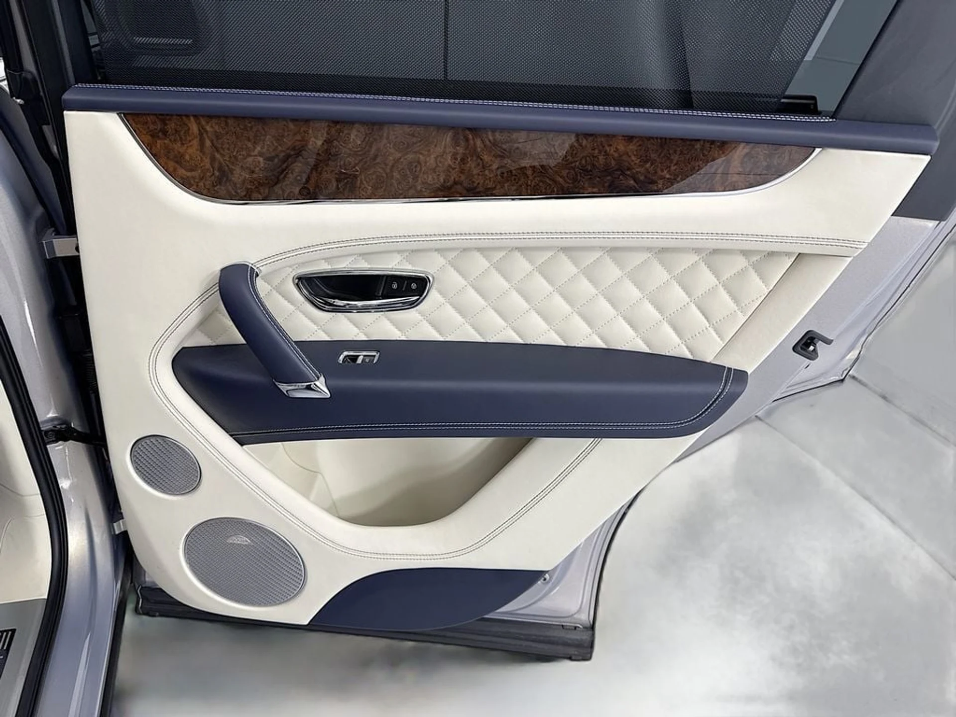 mph025_4065603142_used_2018_bentley_bentayga_8119_23013239_26_1024_d3bce95796