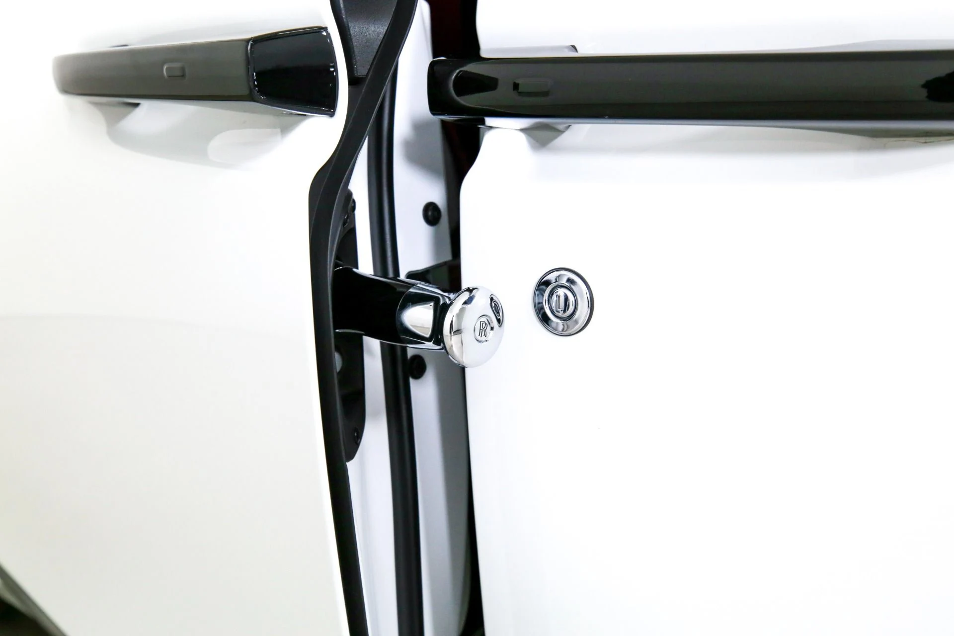 mph025_4066544636_Used_2024_Rolls_Royce_Black_Badge_Ghost_1767375436_a13c62b581