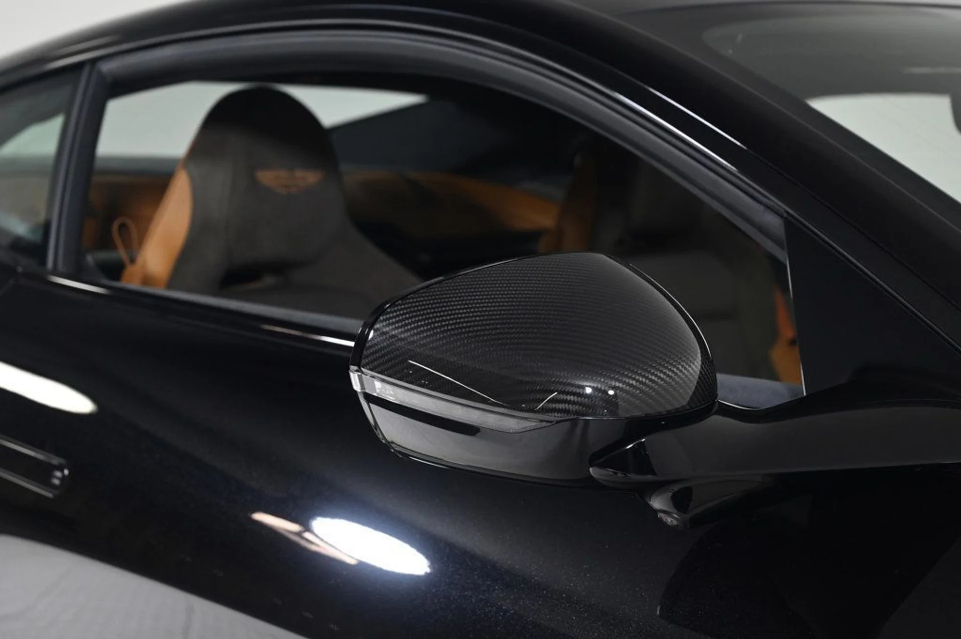 mph025_4080728173_used_2025_aston_martin_vanquish_v12_11350_22957360_25_1024_3edc9f0d4d