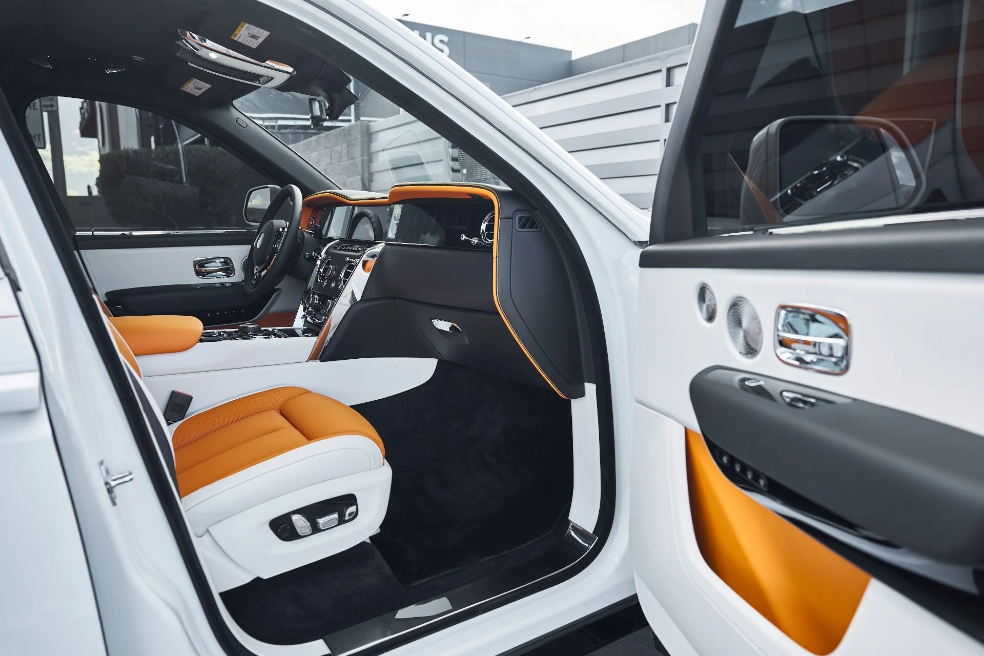 mph025_4080947041_Used_2026_Rolls_Royce_Cullinan_Base_1766884739_b5ea6803c1