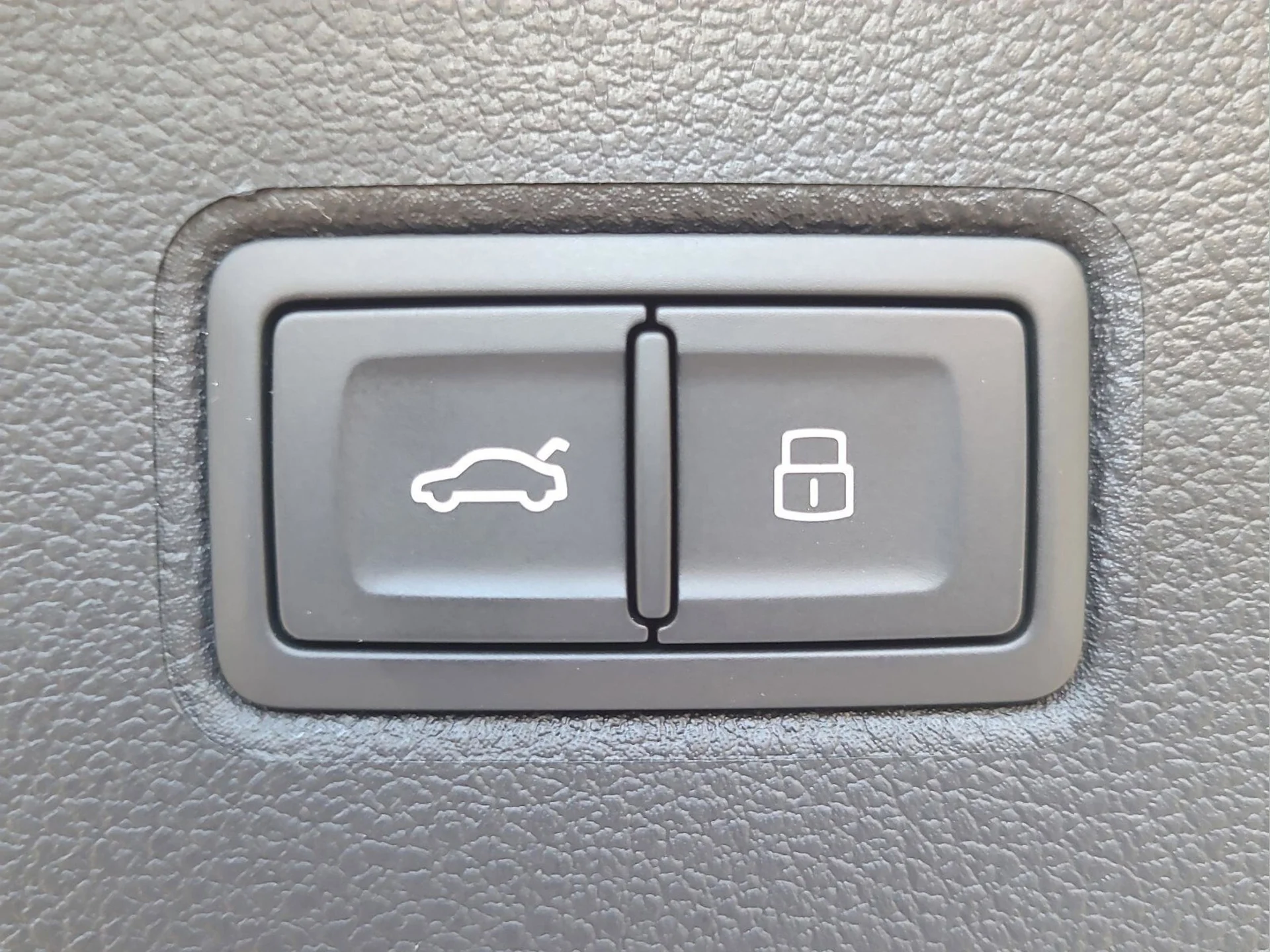 mph025_408448915_a677e2468b4b739382f1eec209940847x_bdfca5e1ea