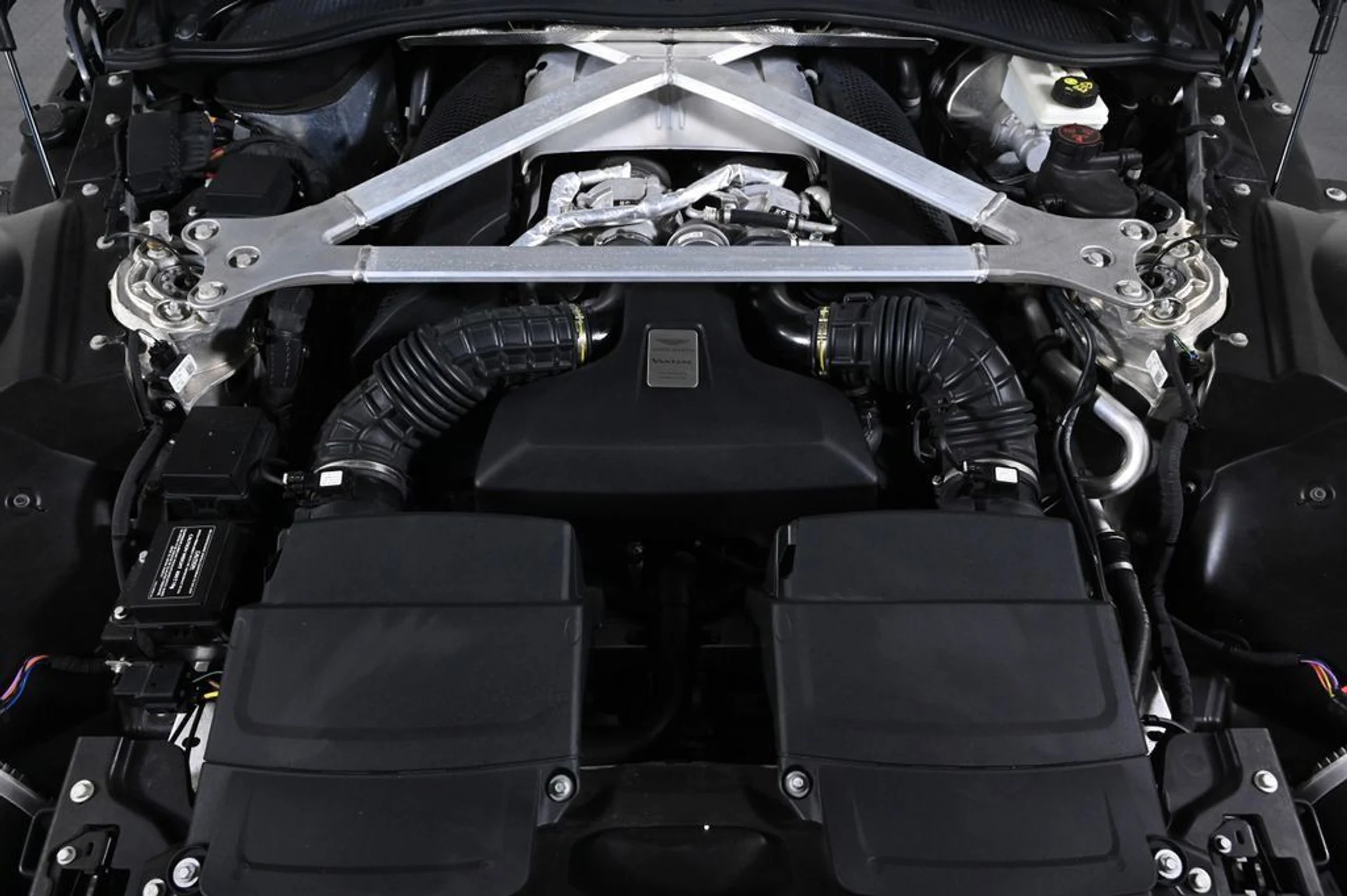 mph025_4085916294_used_2020_aston_martin_vantage_base_11350_23007217_25_1024_f50134d8ac