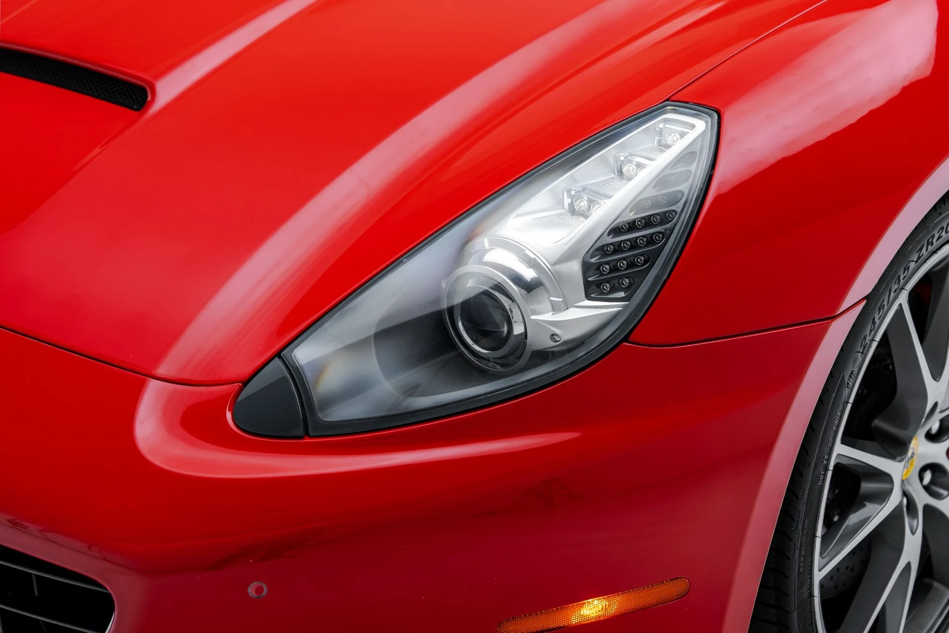 mph025_4086535869_Used_2011_Ferrari_California_1793140863_26d1844781