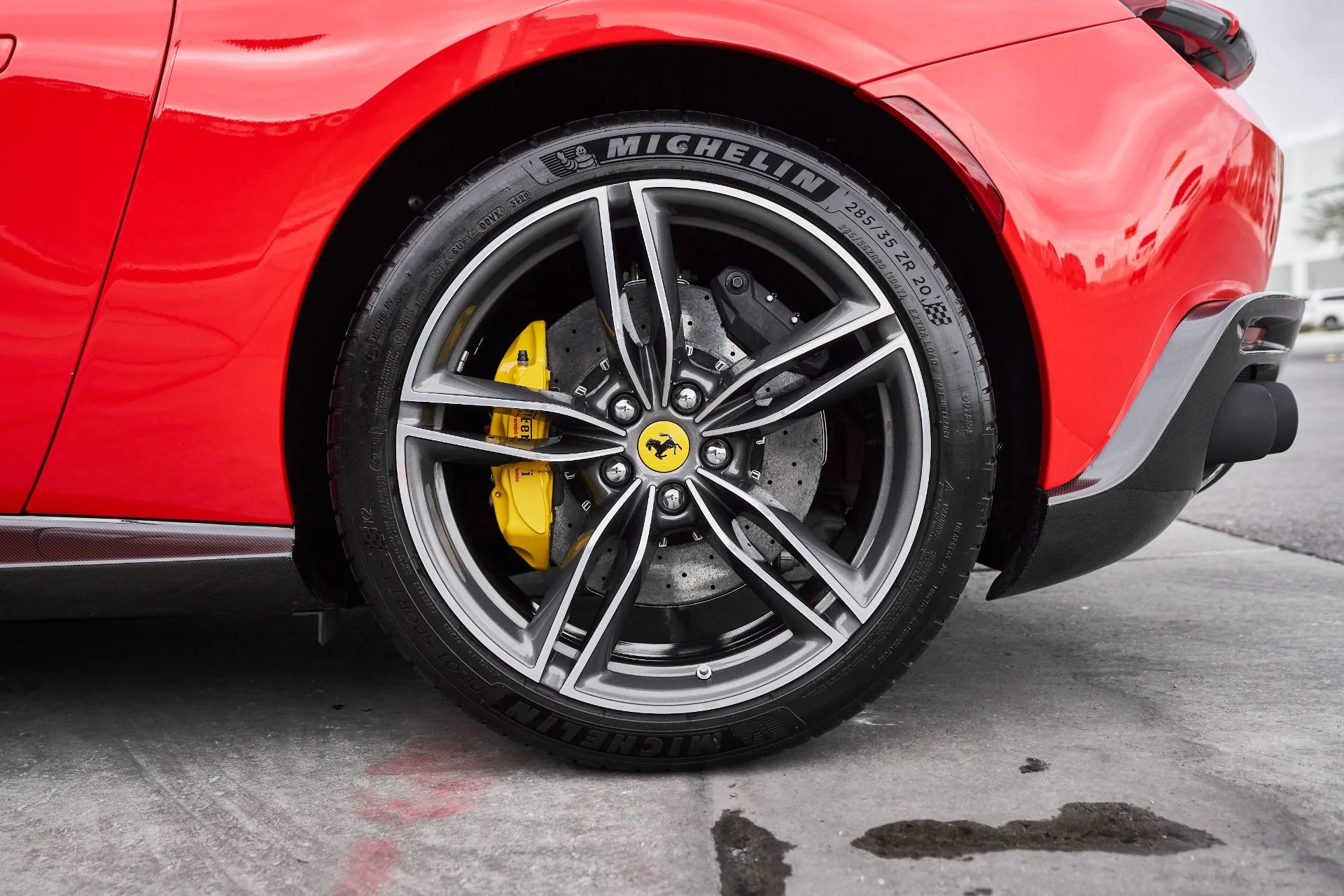 mph025_4103082697_Used_2023_Ferrari_Roma_Base_1761599027_3872f98088