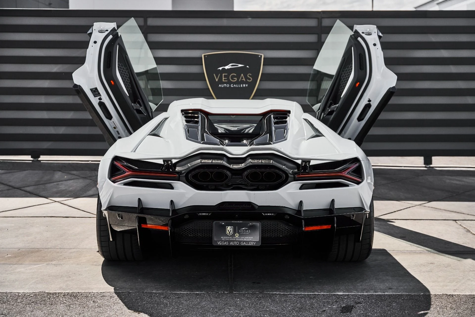 mph025_4103679020_Used_2026_Lamborghini_Revuelto_Base_1777078384_a1fd50808e