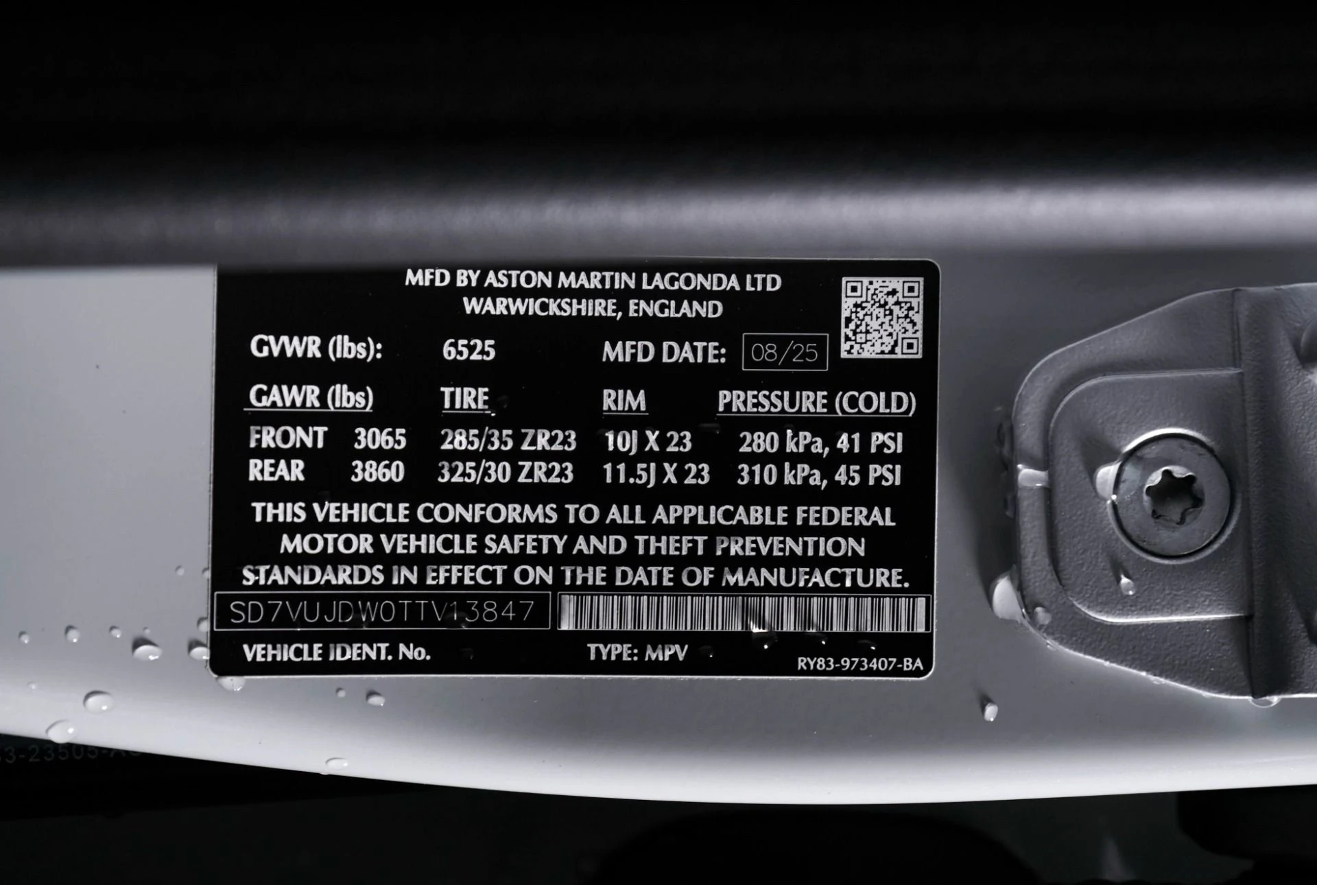 mph025_4105598213_New_2026_Aston_Martin_DBX_707_1767899119_049c815b22