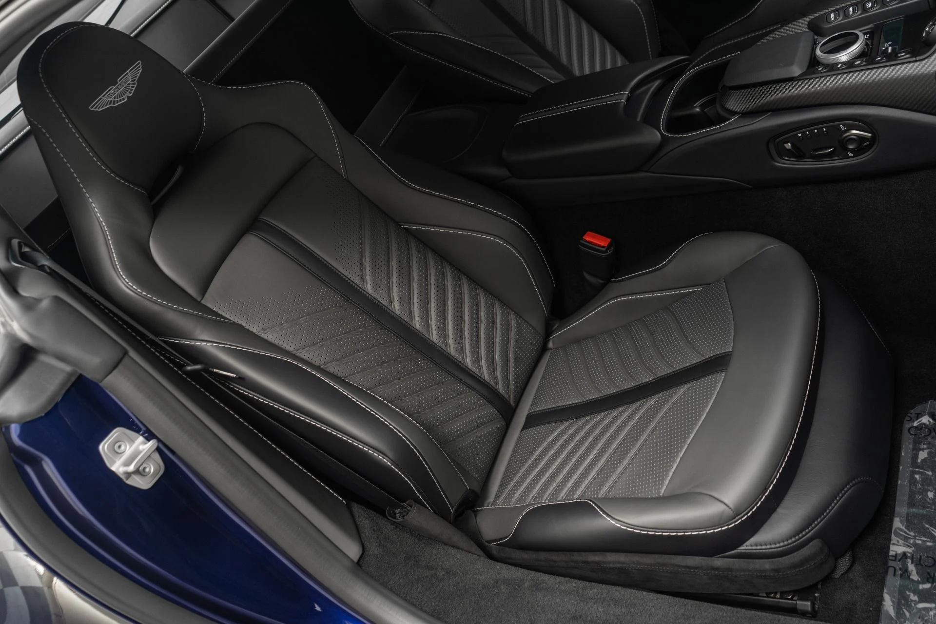 mph025_410788757_Used_2023_Aston_Martin_Vantage_V12_1755616740_2f010fe701