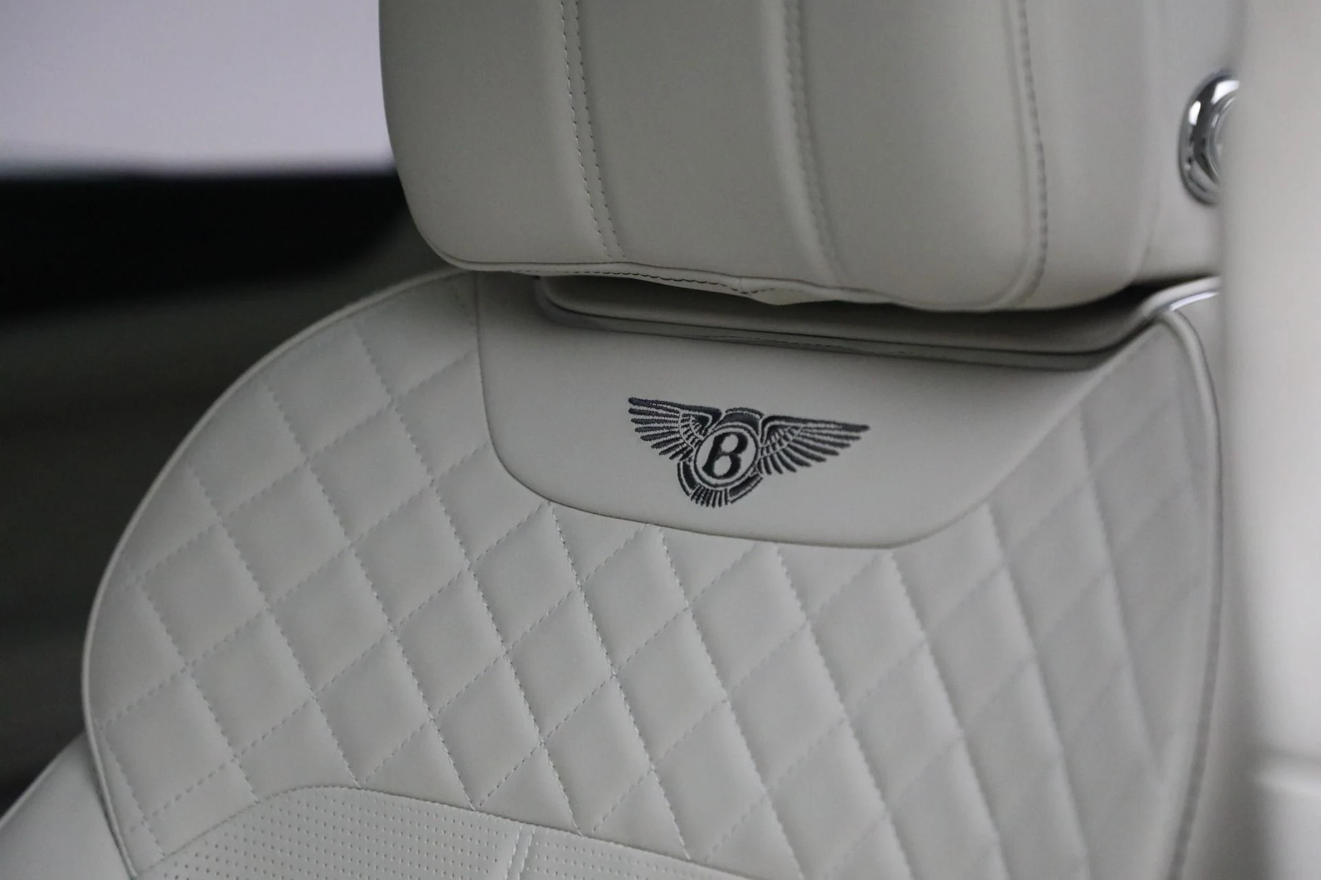 mph025_4109242931_Used_2019_Bentley_Bentayga_V8_1721831801_87289e00c9