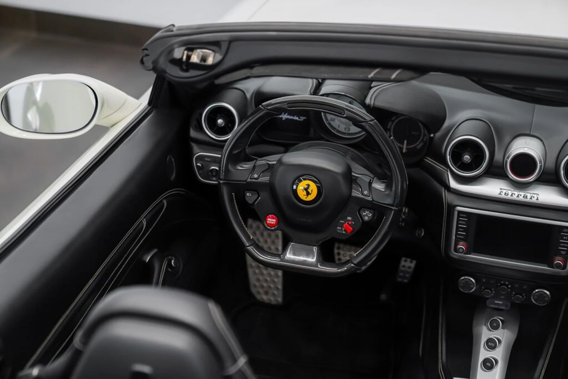 mph025_4113334628_ferrari_california_2015_jpg_v_1758918548_eeefa942c5