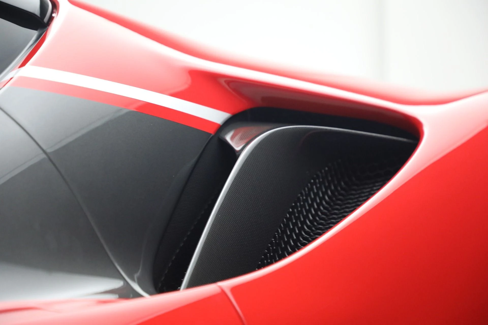 mph025_4122626742_Used_2023_Ferrari_SF_90_Stradale_1787320276_e9c60f5719