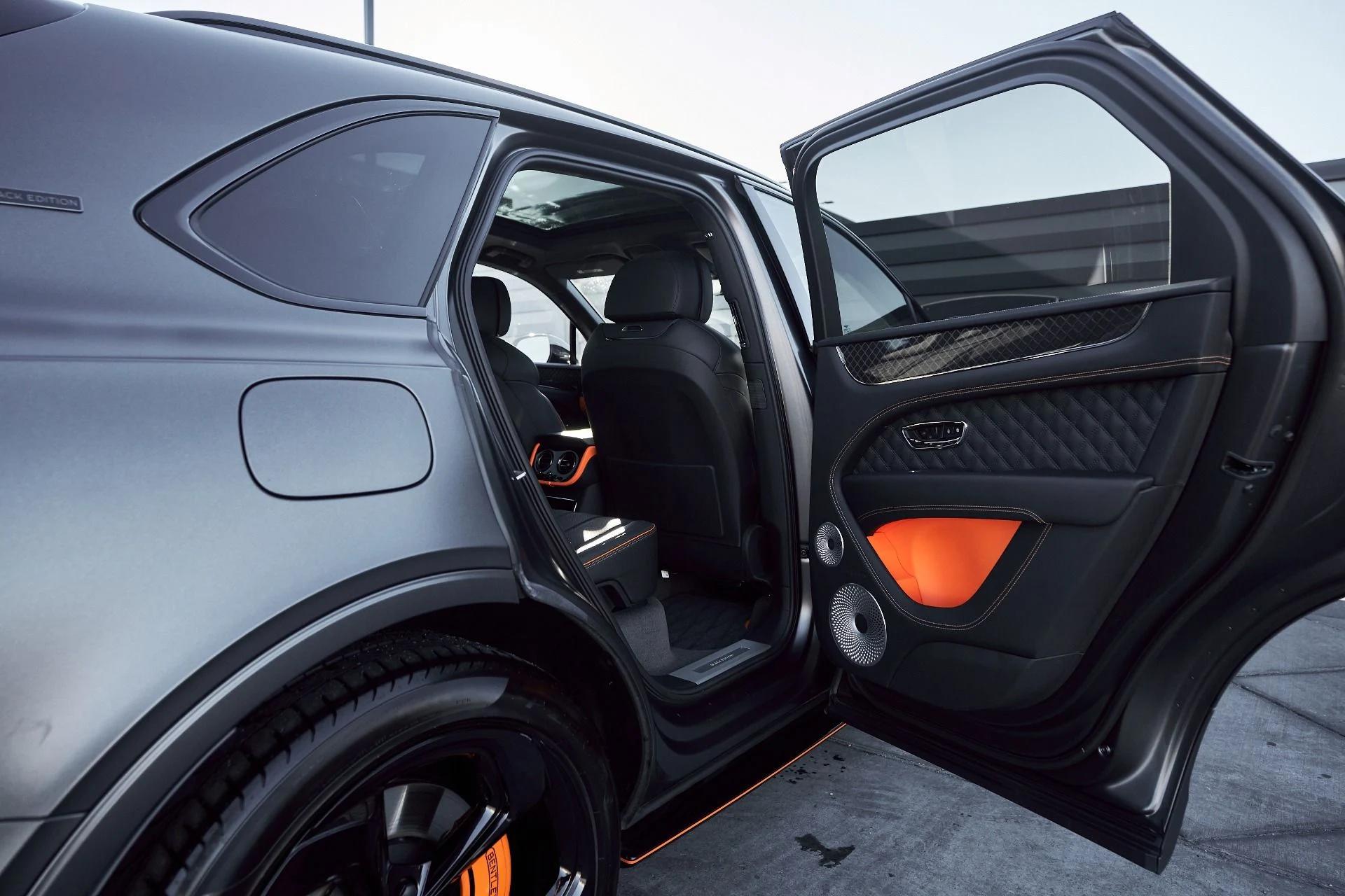 mph025_4122916602_Used_2025_Bentley_Bentayga_S_Black_Edition_1764904173_2db7b404e8