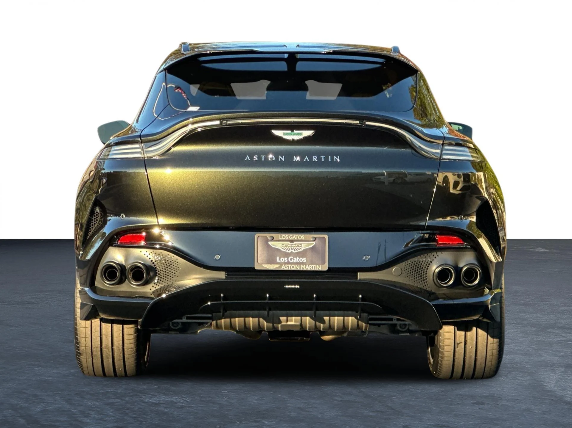 mph025_4126759499_New_2026_Aston_Martin_DBX_707_1765379223_2181878c57