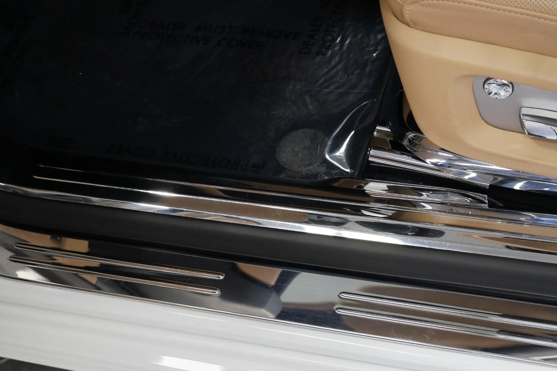 mph025_4131594487_Used_2013_Rolls_Royce_Ghost_Rear_Theatre_Configuration_Sunroof_Picnic_Tables_1765817779_123f9d9554