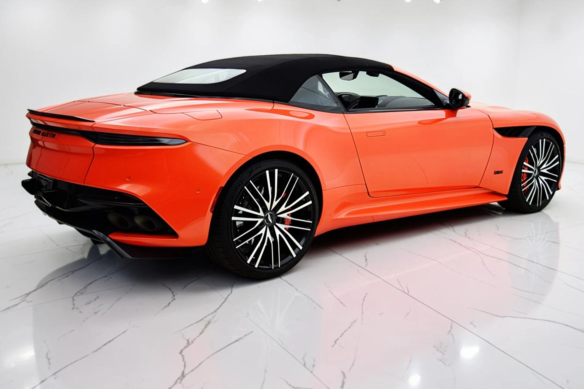 mph025_4135476578_Used_2023_Aston_Martin_DBS_Volante_cd6a4b317b