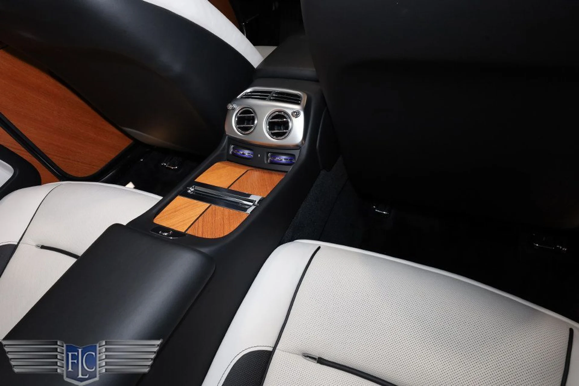 mph025_4138470103_used_2017_rolls_royce_dawn_convertible_9689_23039198_26_1024_ca44cd0dc2
