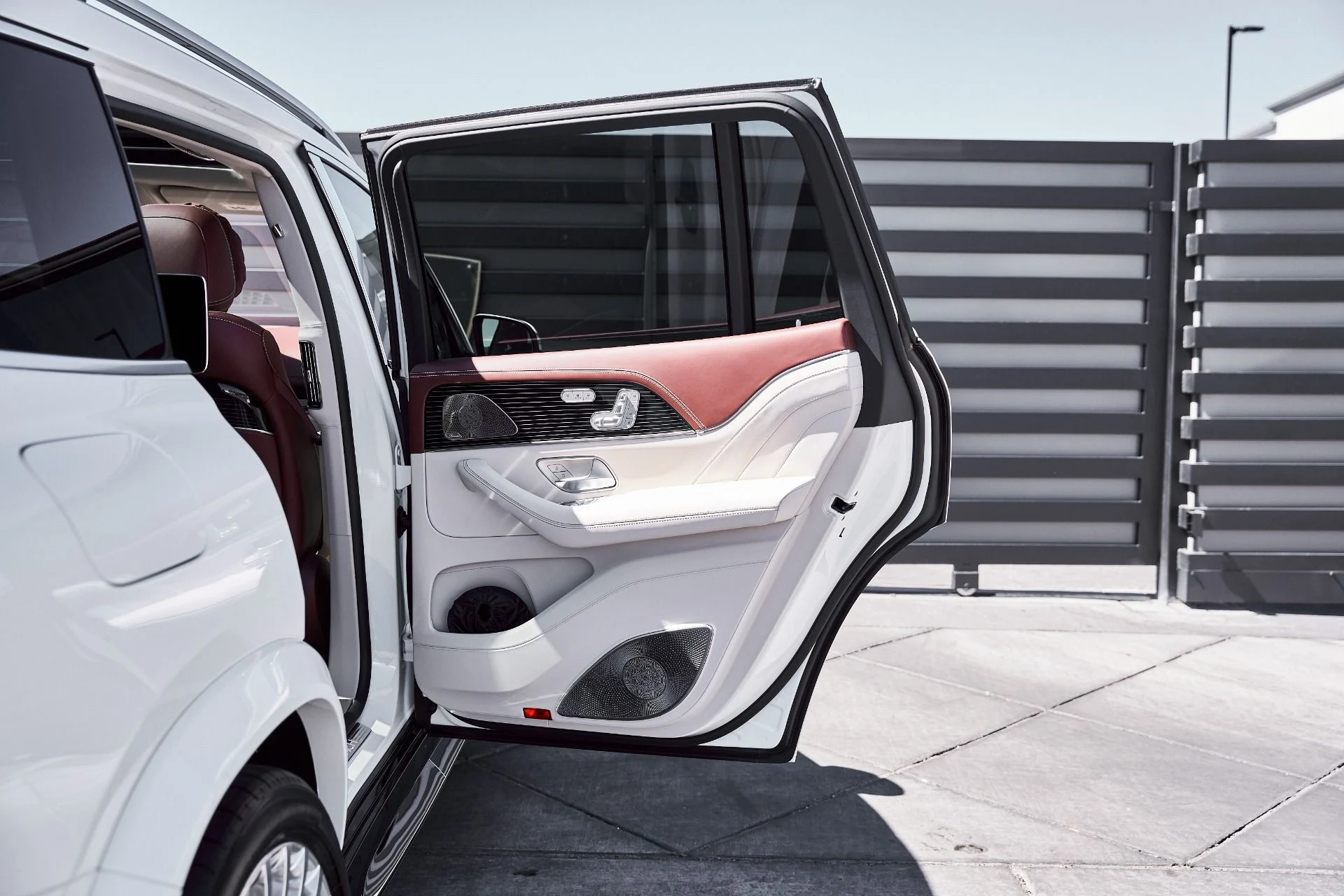 mph025_4143280542_Used_2026_Mercedes_Benz_GLS_Maybach_GLS_600_1777074078_dda10dbdad