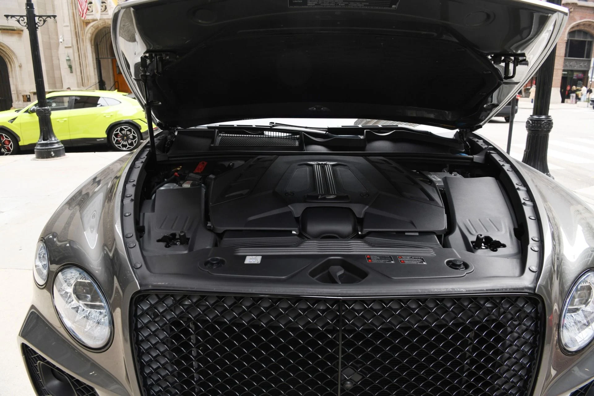 mph025_4144253798_Used_2021_Bentley_Bentayga_V8_1761946591_38c70ba177