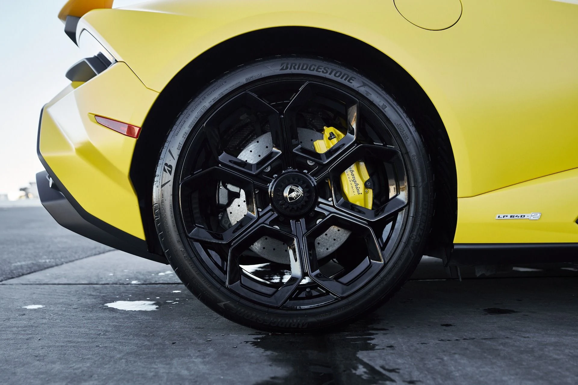 mph025_4160422396_Used_2023_Lamborghini_Huracan_Tecnica_Base_1765333497_82ea1689d0