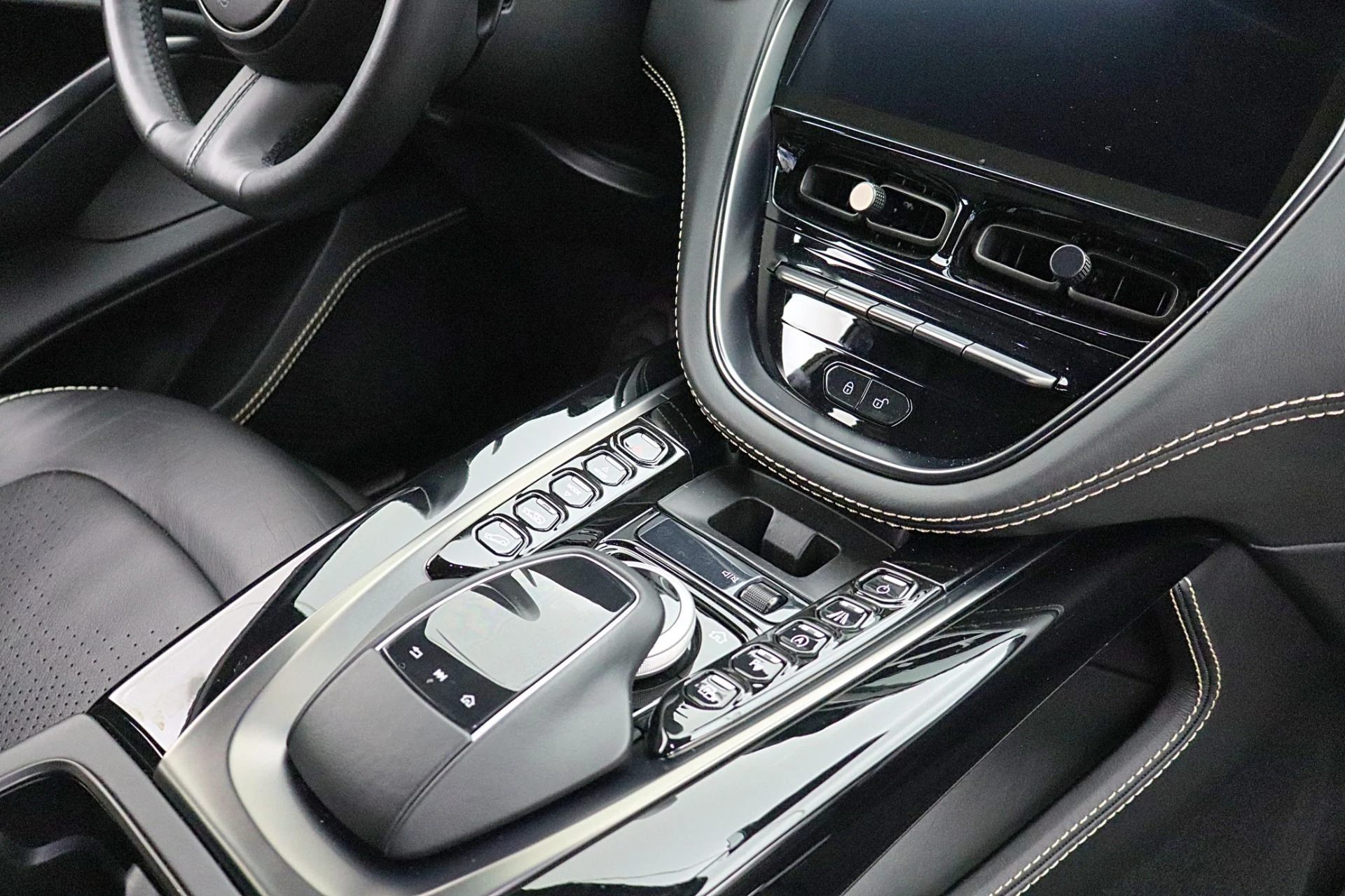 mph025_4165303570_Used_2021_Aston_Martin_DBX_b44a1c2766
