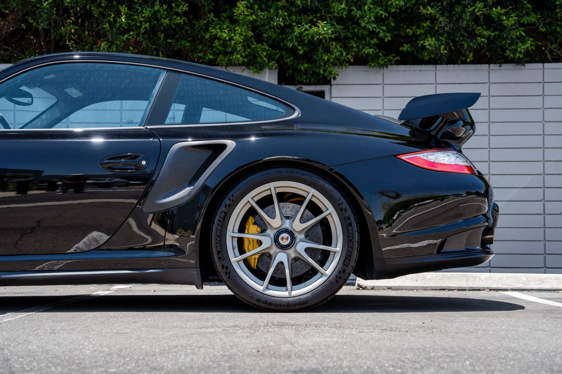 mph025_4171590312_Used_2011_Porsche_911_GT_2_RS_1752601696_864854cf81