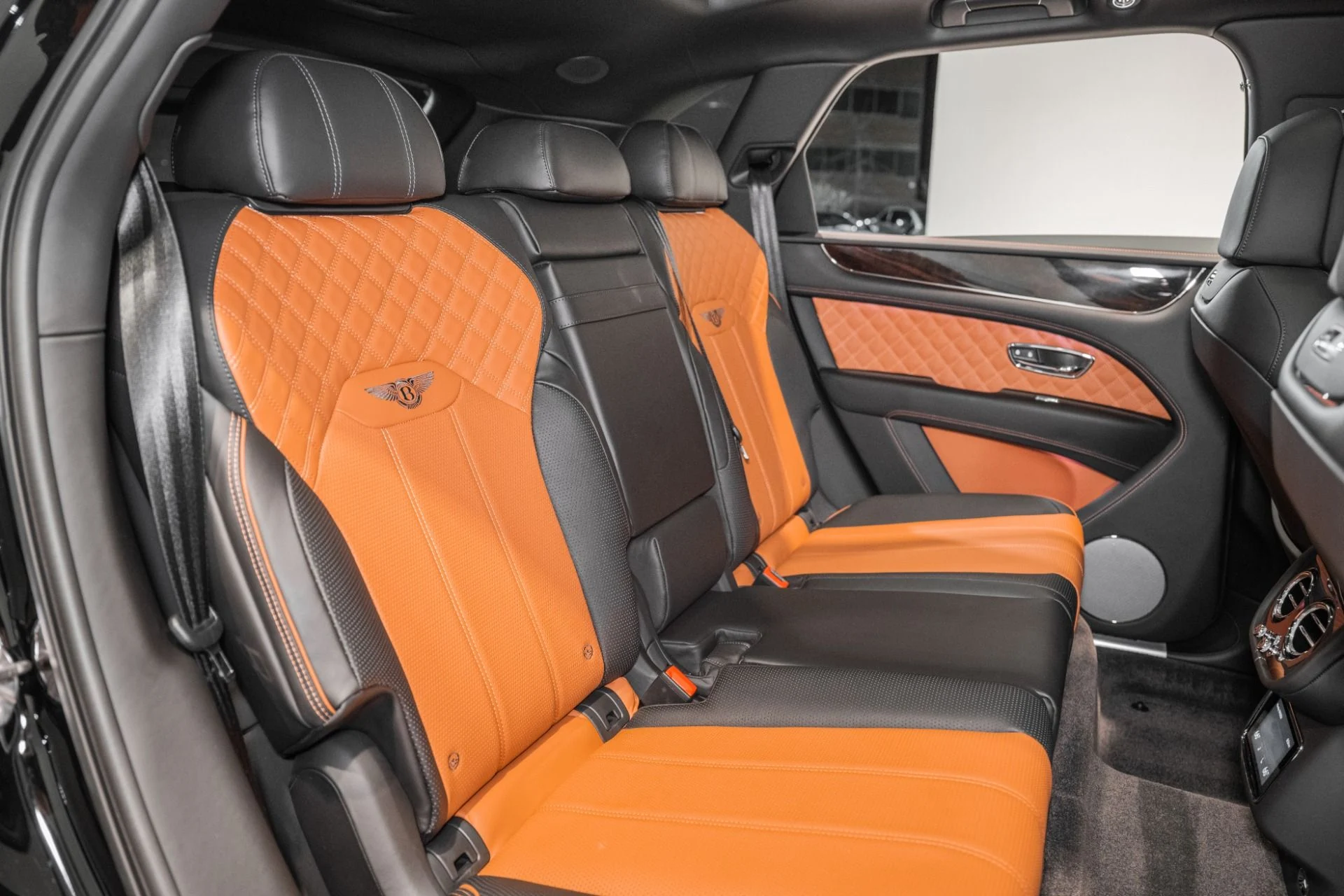 mph025_4174369519_Used_2022_Bentley_Bentayga_V8_1773164215_e4e973f80e