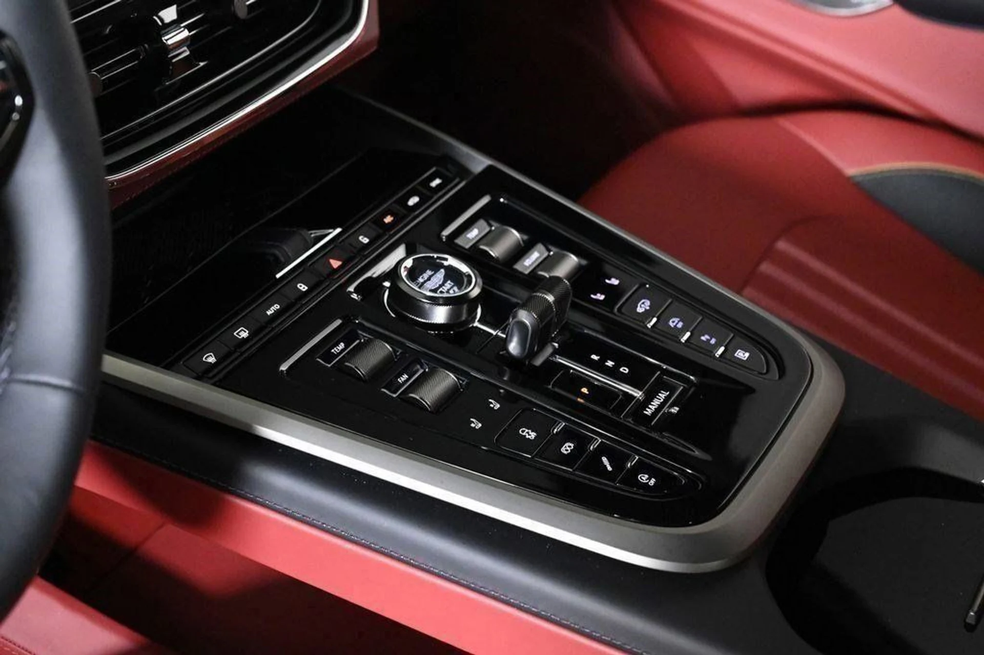 mph025_4175292953_new_2025_aston_martin_dbx_707awd_11350_22854858_25_1024_8655815a16