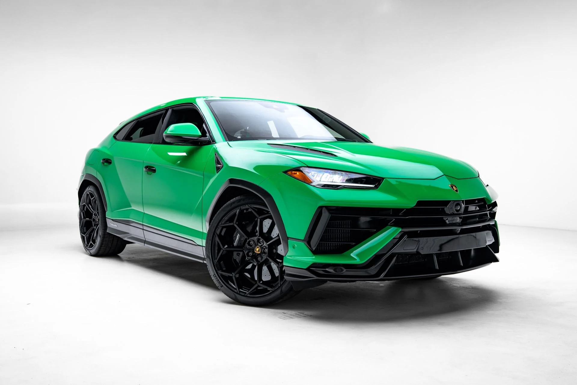mph025_4175602747_Used_2023_Lamborghini_Urus_Performante_1776122836_e32aba9d24
