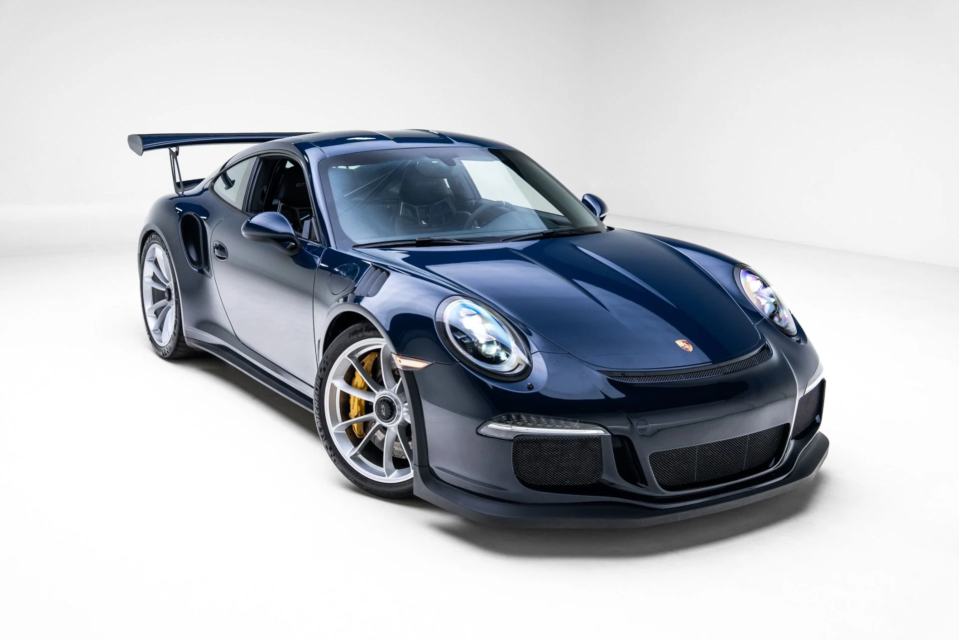 mph025_4181337138_Used_2016_Porsche_911_GT_3_RS_1774462832_42869b60f4