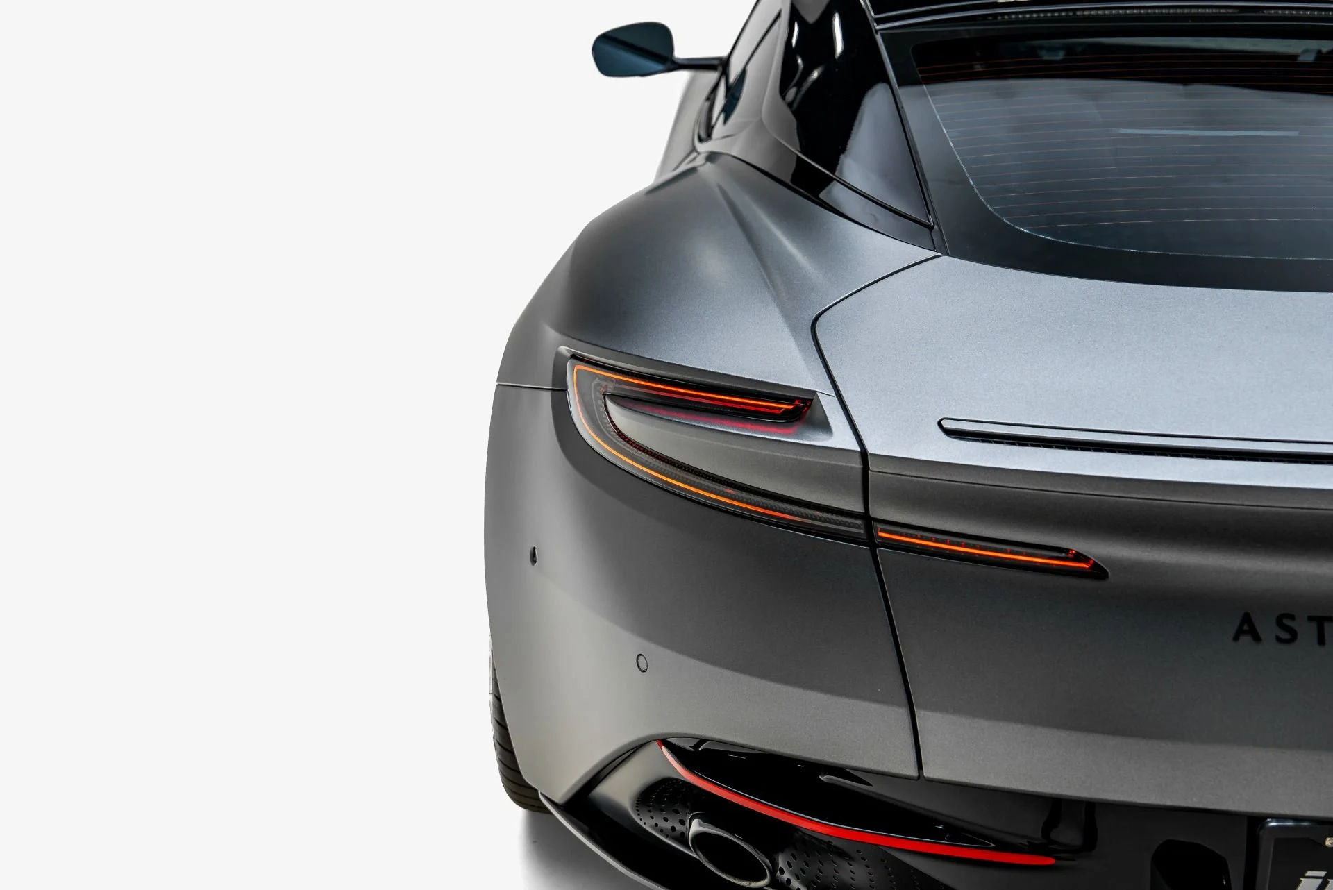 mph025_4187775259_Used_2024_Aston_Martin_DB_12_V8_1784874899_63de1627ee