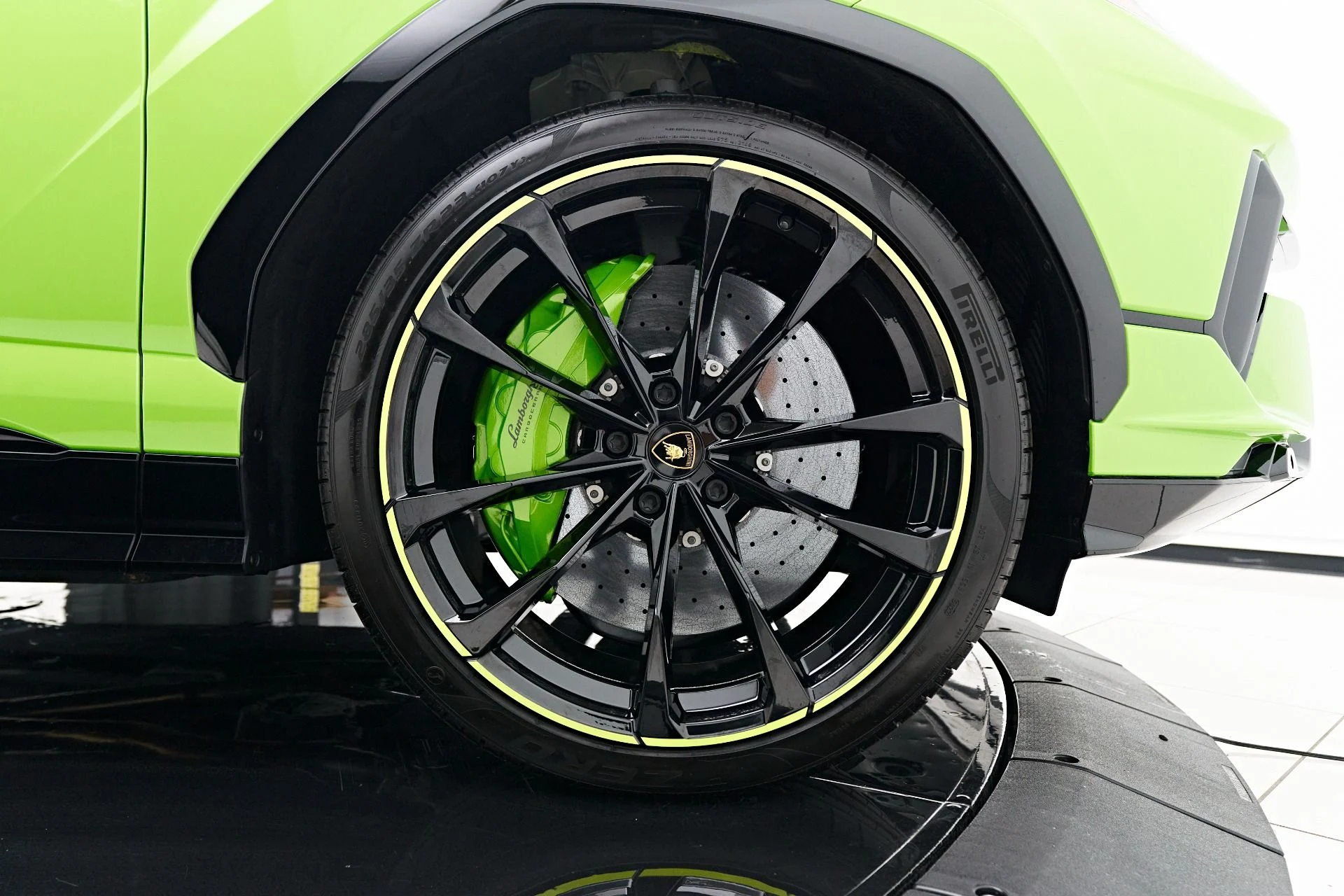 mph025_4200007635_Used_2023_Lamborghini_Urus_S_1692657144_ea7a997352