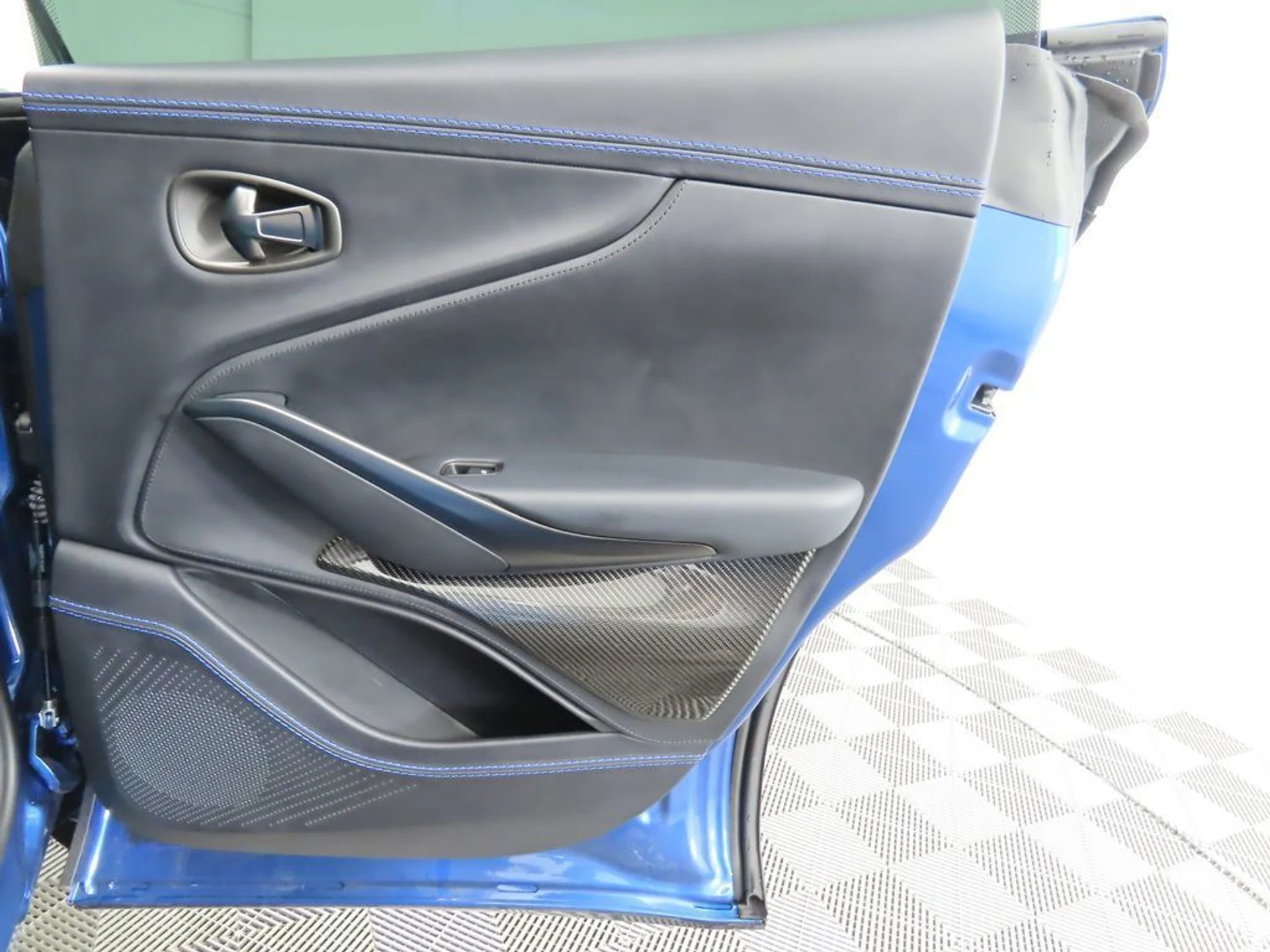 mph025_4206827136_used_2023_aston_martin_dbx_707awd_8119_22979398_26_1024_87628e201c