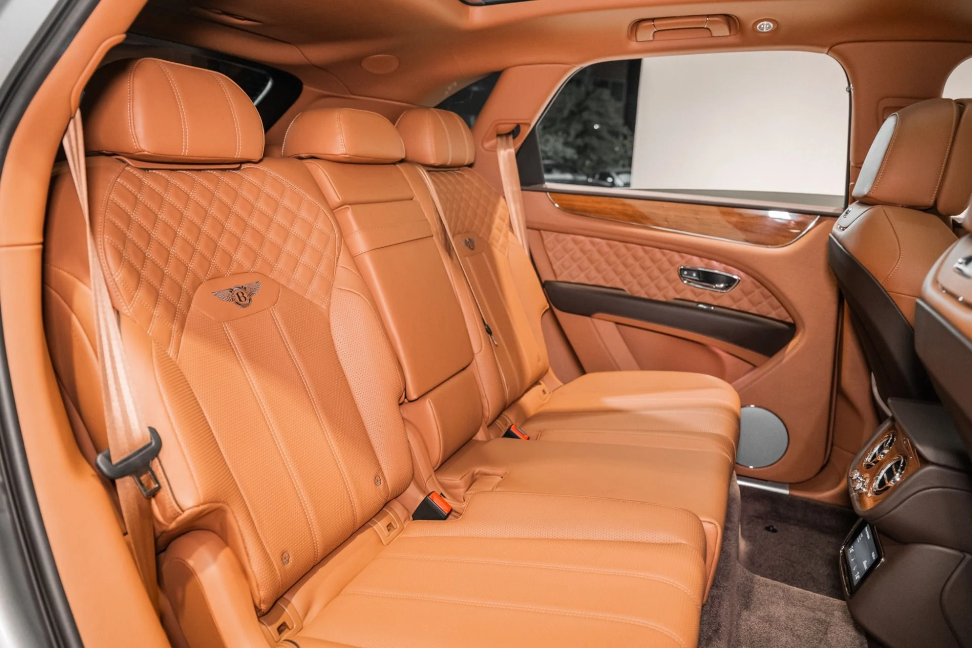 mph025_4208765264_Used_2022_Bentley_Bentayga_V8_1792247814_a1af3bc4a6
