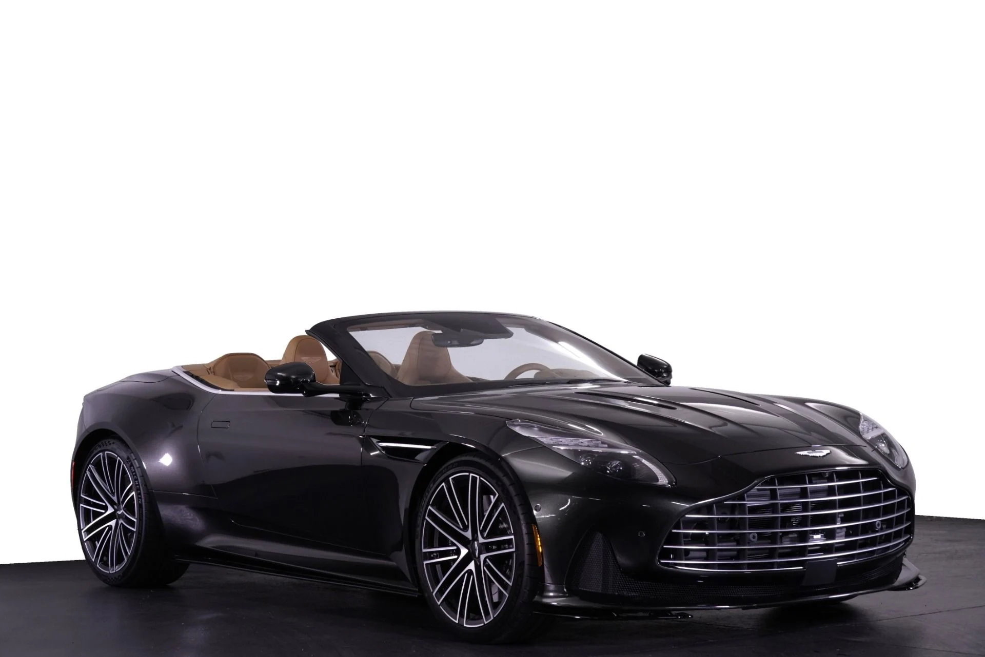 mph025_4211670897_New_2026_Aston_Martin_DB_12_Volante_Volante_1762323175_695d534b00