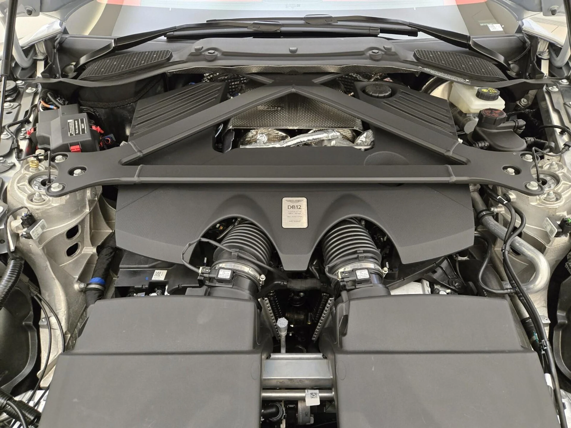 mph025_4222698756_New_2025_Aston_Martin_DB_12_1753161494_86cb901016