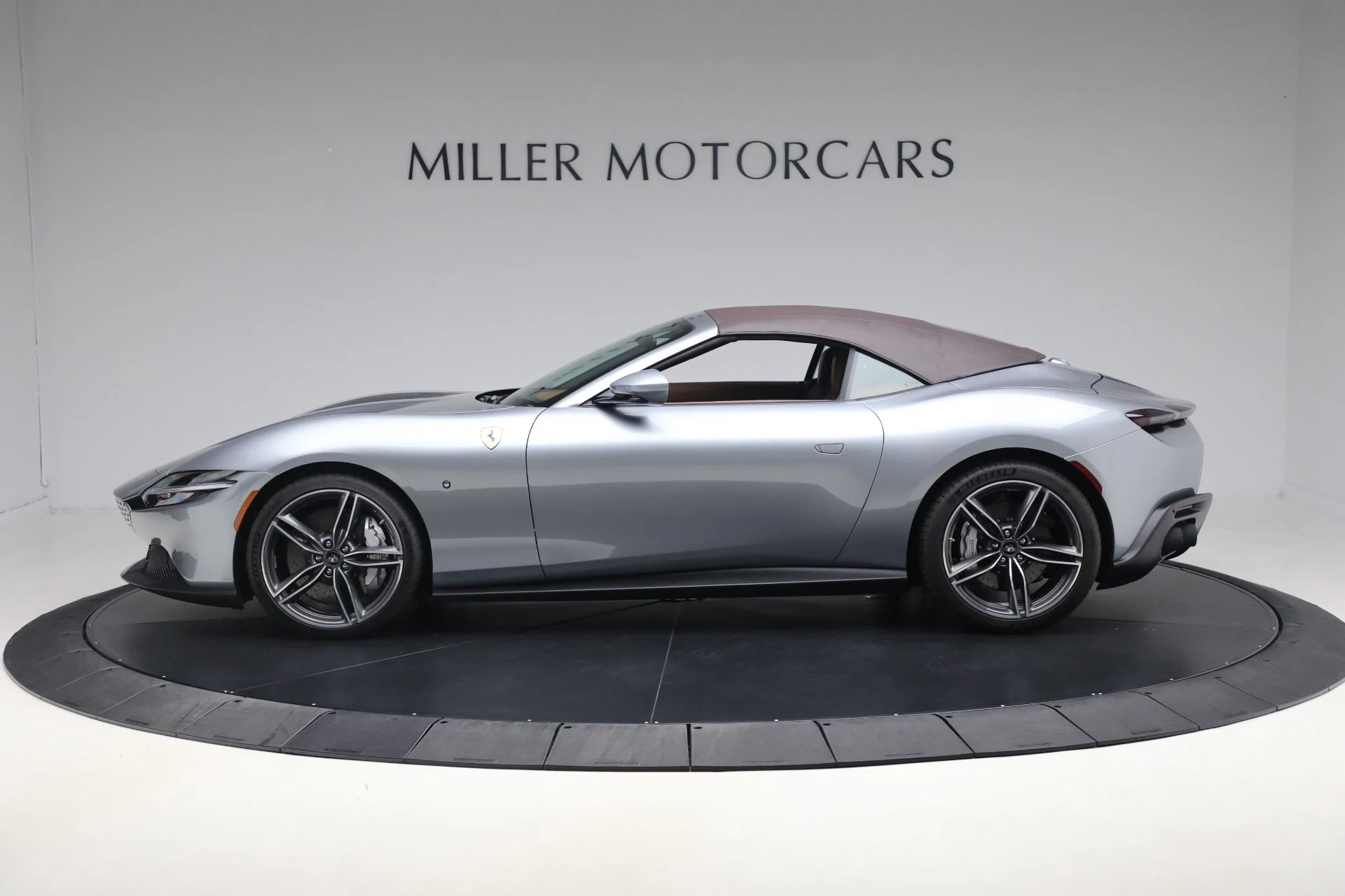 mph025_4225385342_Used_2025_Ferrari_Roma_Spider_1767969069_12b60a1c38