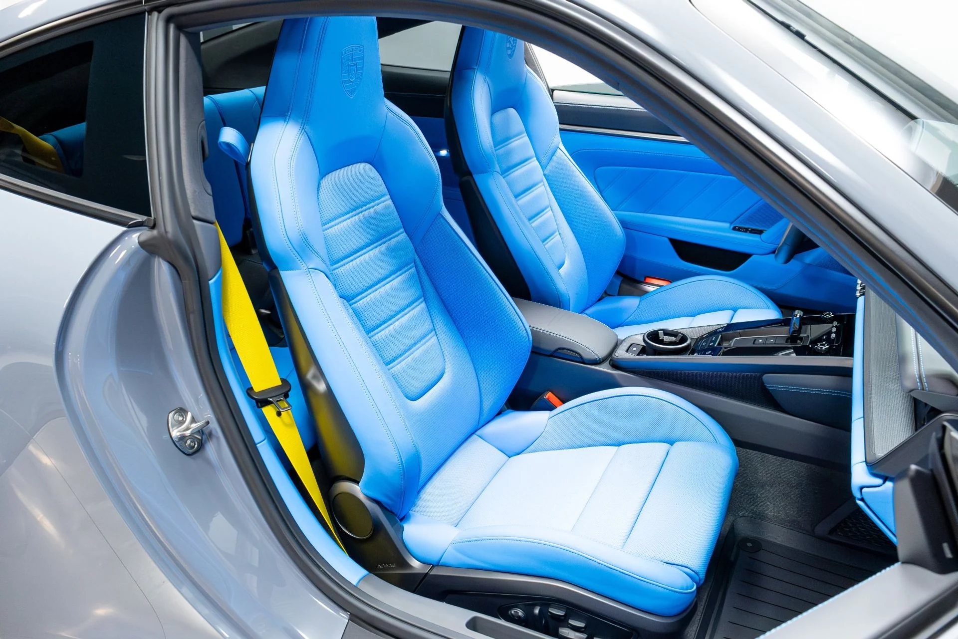 mph025_4231188127_Used_2024_Porsche_911_1774039779_1cdf4531e5