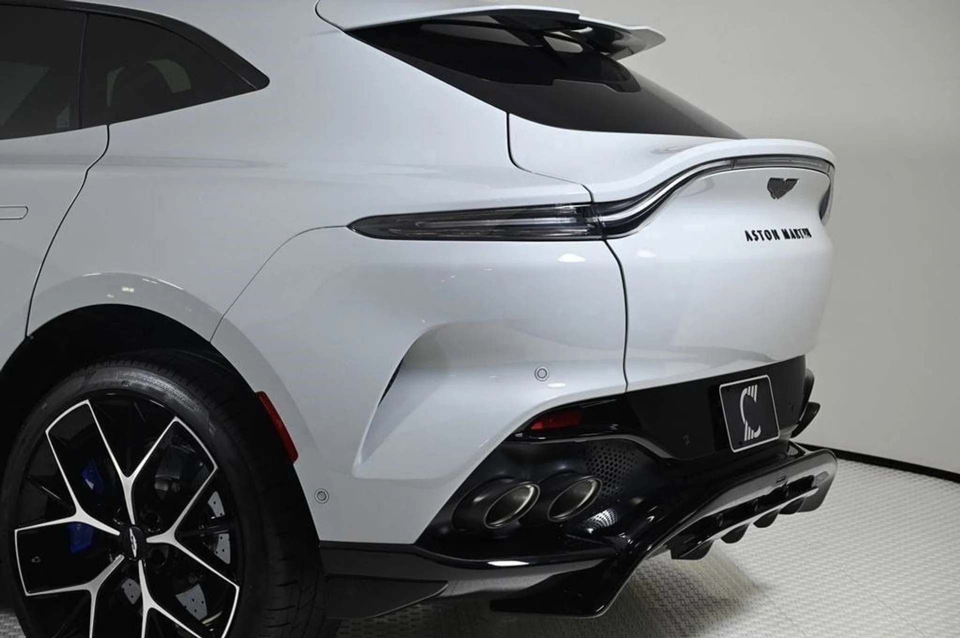 mph025_4235110898_new_2025_aston_martin_dbx_707awd_11350_22854859_25_1024_c265a30be7