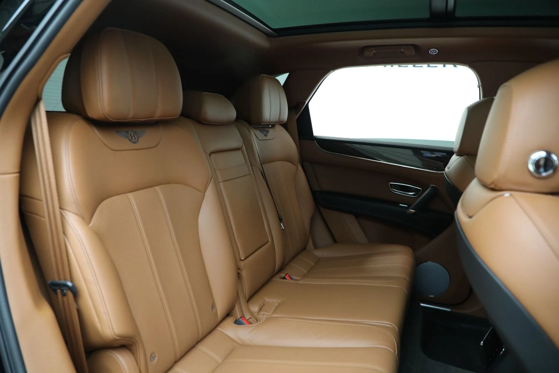 mph025_4238400440_Used_2018_Bentley_Bentayga_W12_Onyx_Edition_1763217114_57a28bdad9