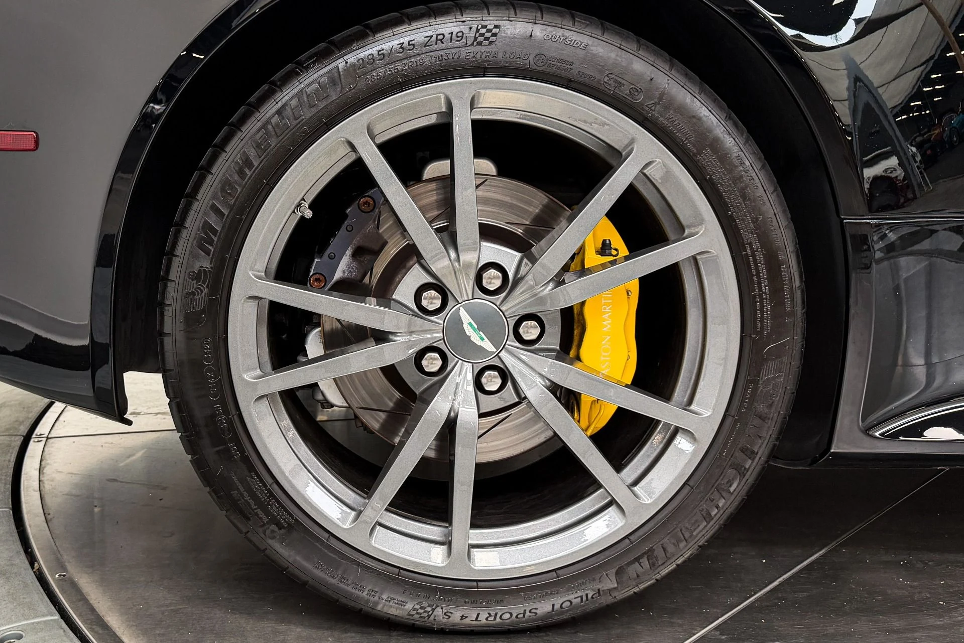 mph025_4243956697_Used_2015_Aston_Martin_V8_Vantage_GT_6_Speed_Manual_Two_Tone_Bodywork_1782240844_8ec9cd02bf