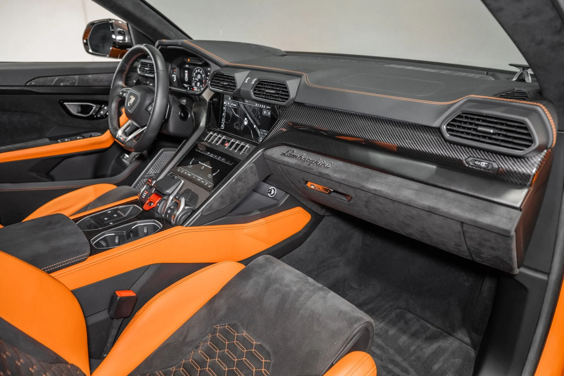 mph025_4247541982_Used_2022_Lamborghini_Urus_Pearl_Capsule_1773409920_e43a11b293