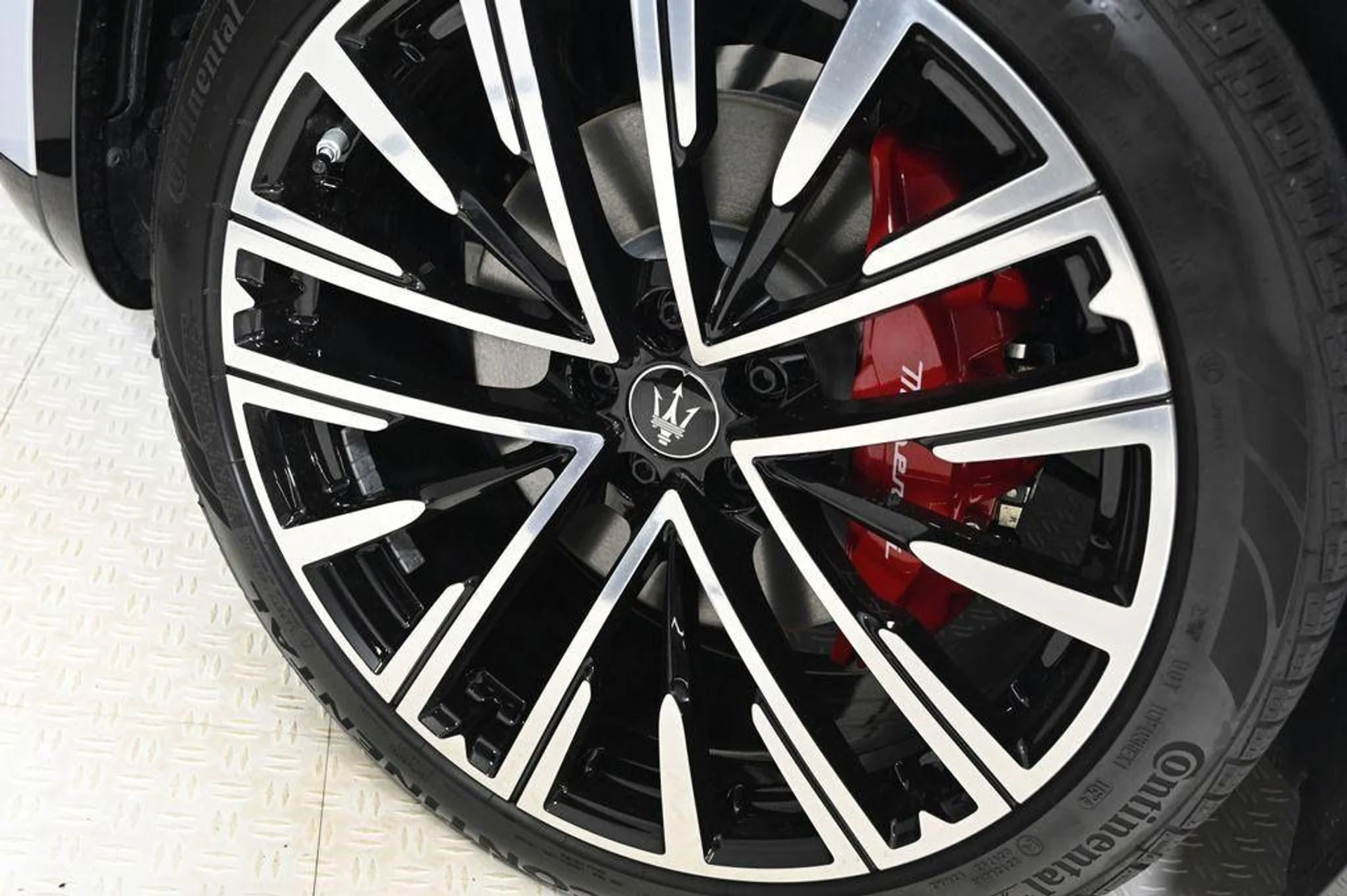 mph025_4248170047_new_2025_maserati_grecale_modenaawd_11350_22975671_25_1024_064a86d931