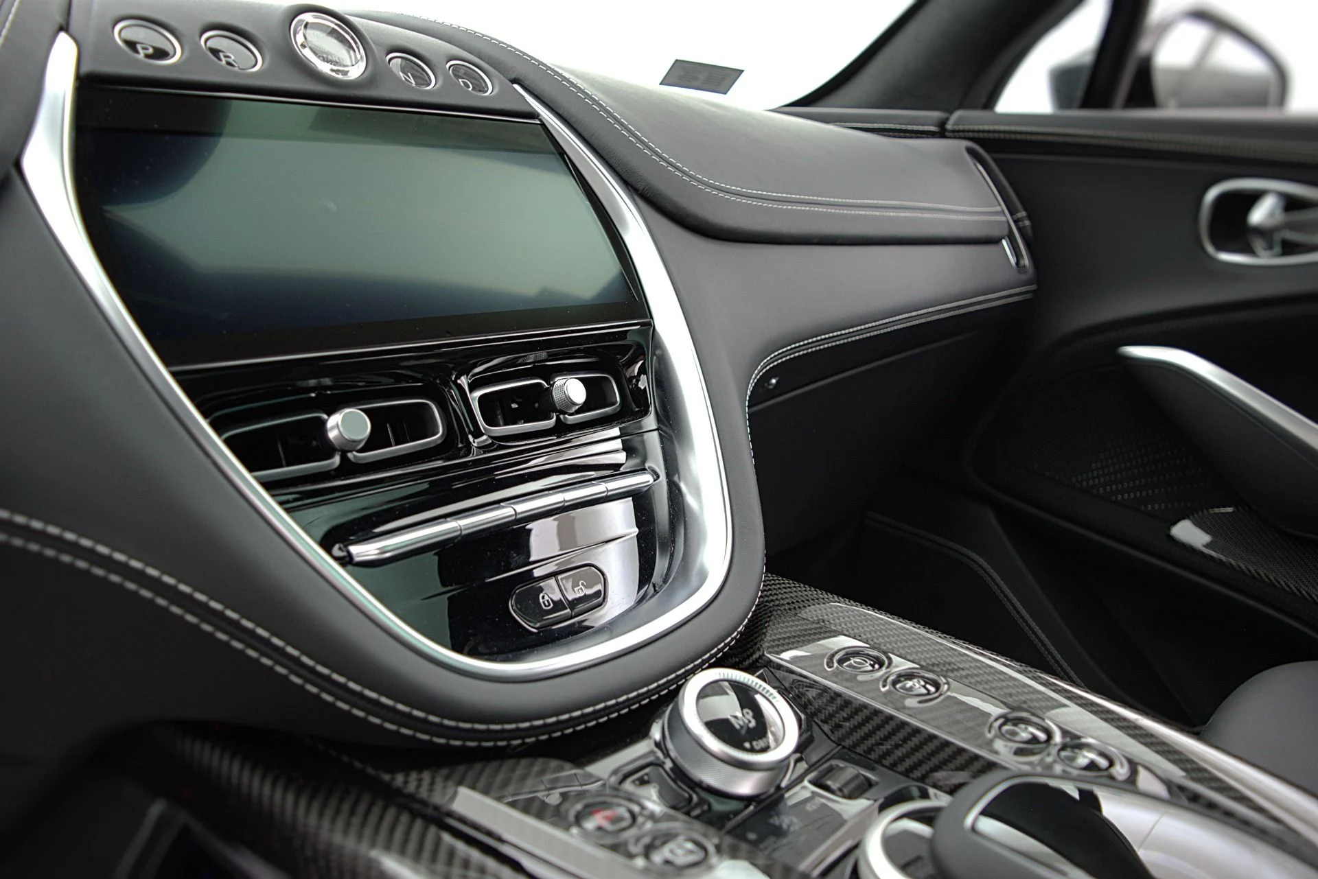 mph025_4259729208_Used_2023_Aston_Martin_DBX_707_89ab088698