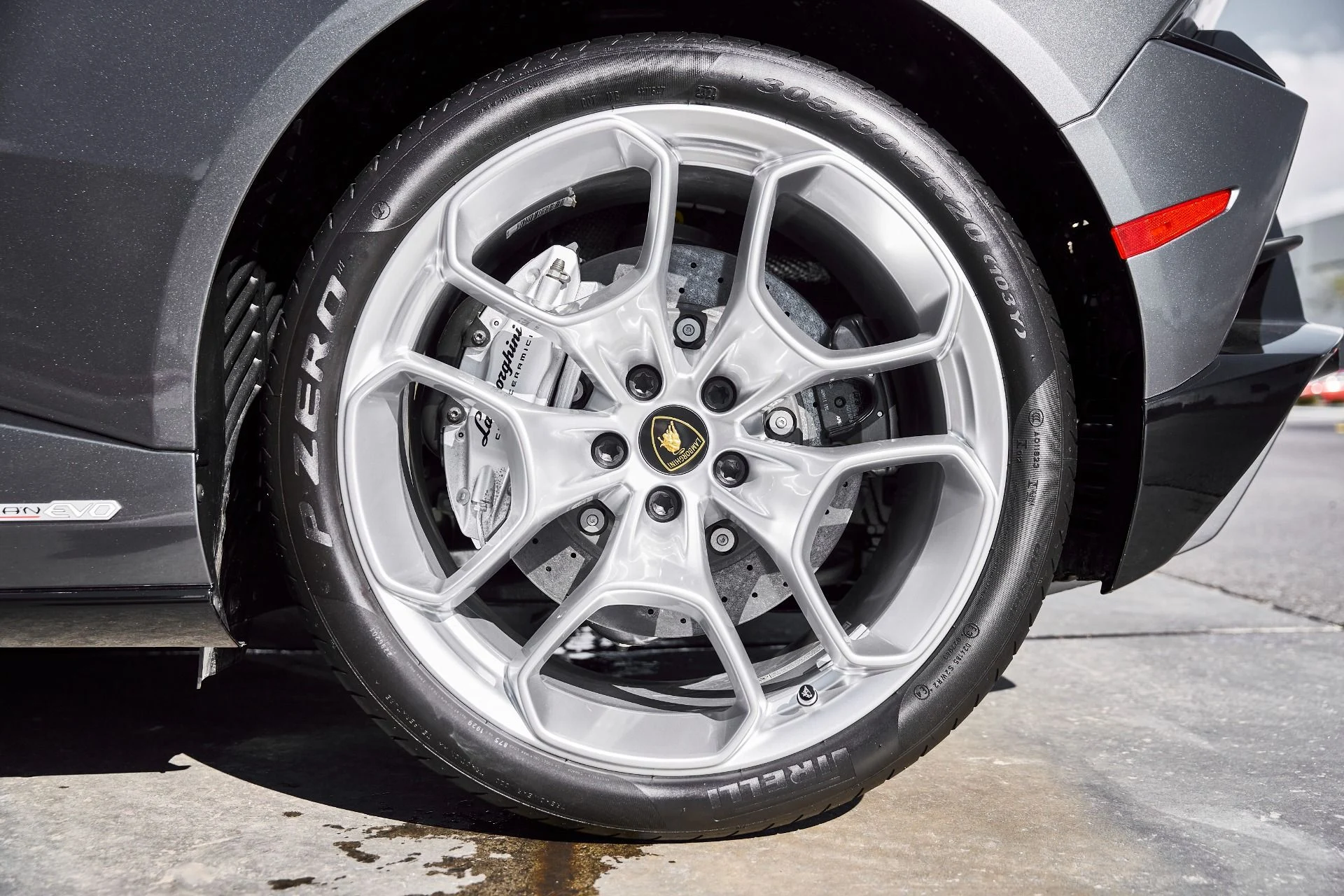 mph025_4259856069_Used_2024_Lamborghini_Huracan_EVO_Base_1771466887_dad6595aeb